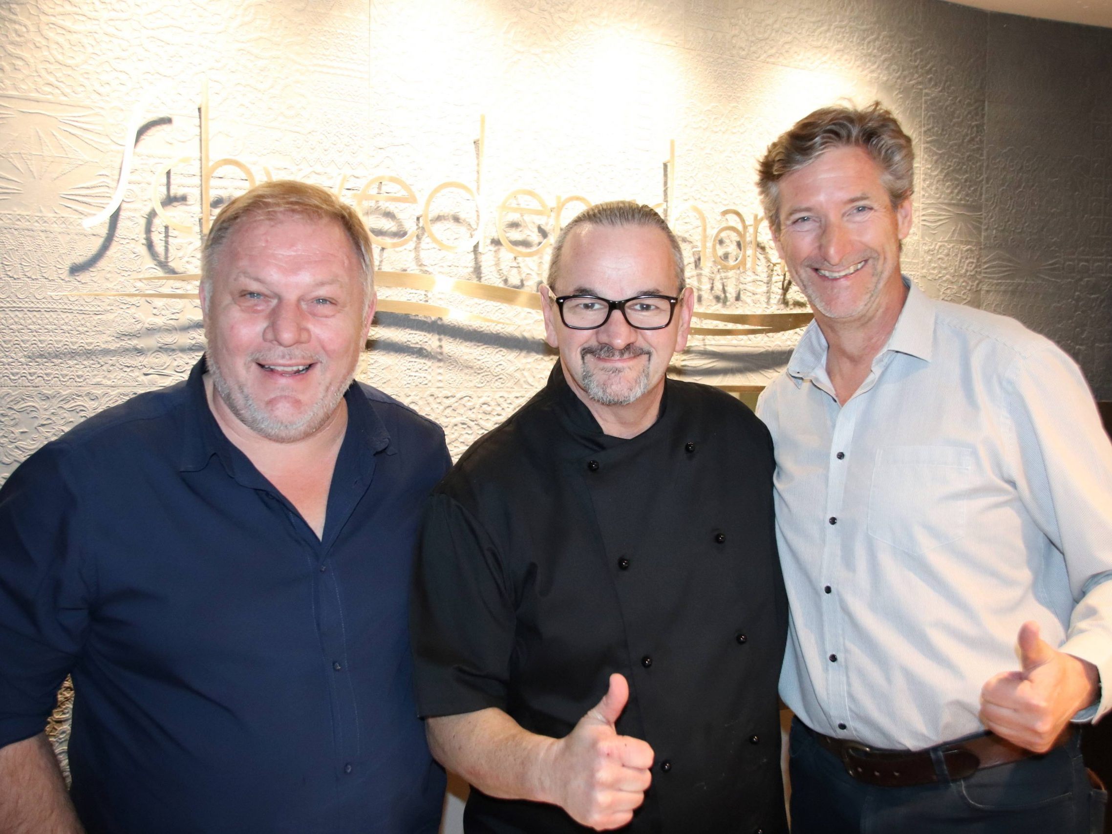 Christoph Sögner inmitten von Hafenmeister Robert Schwendinger und MBSV-Präsident Martin Schweninger.