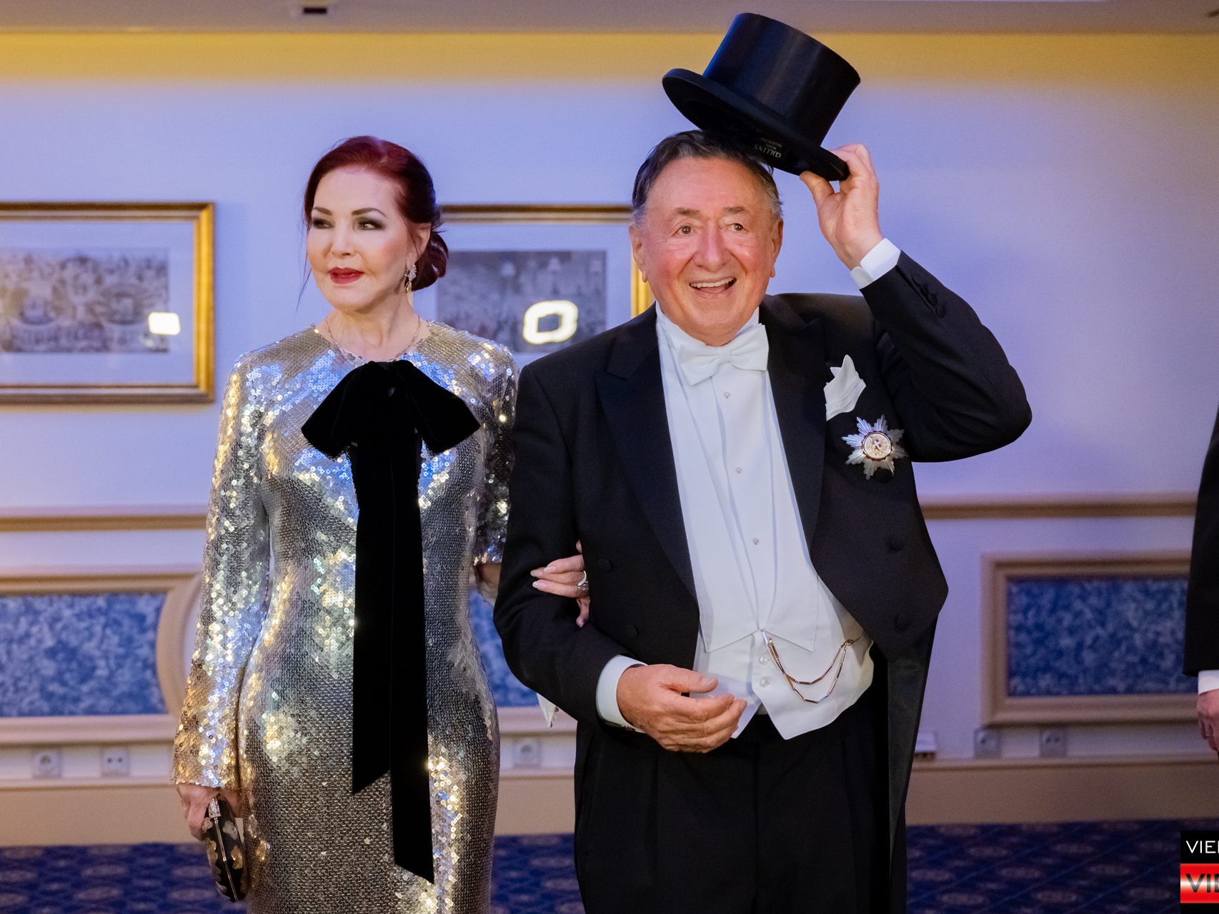 Opernball 2024 Autogrammstunde mit Priscilla Presley und Richard Lugner