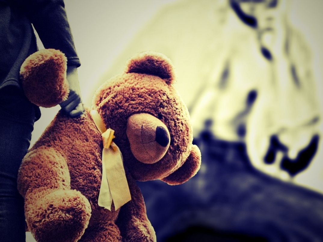 Jeder zehnte Bub wird Opfer sexualisierter Gewalt.
