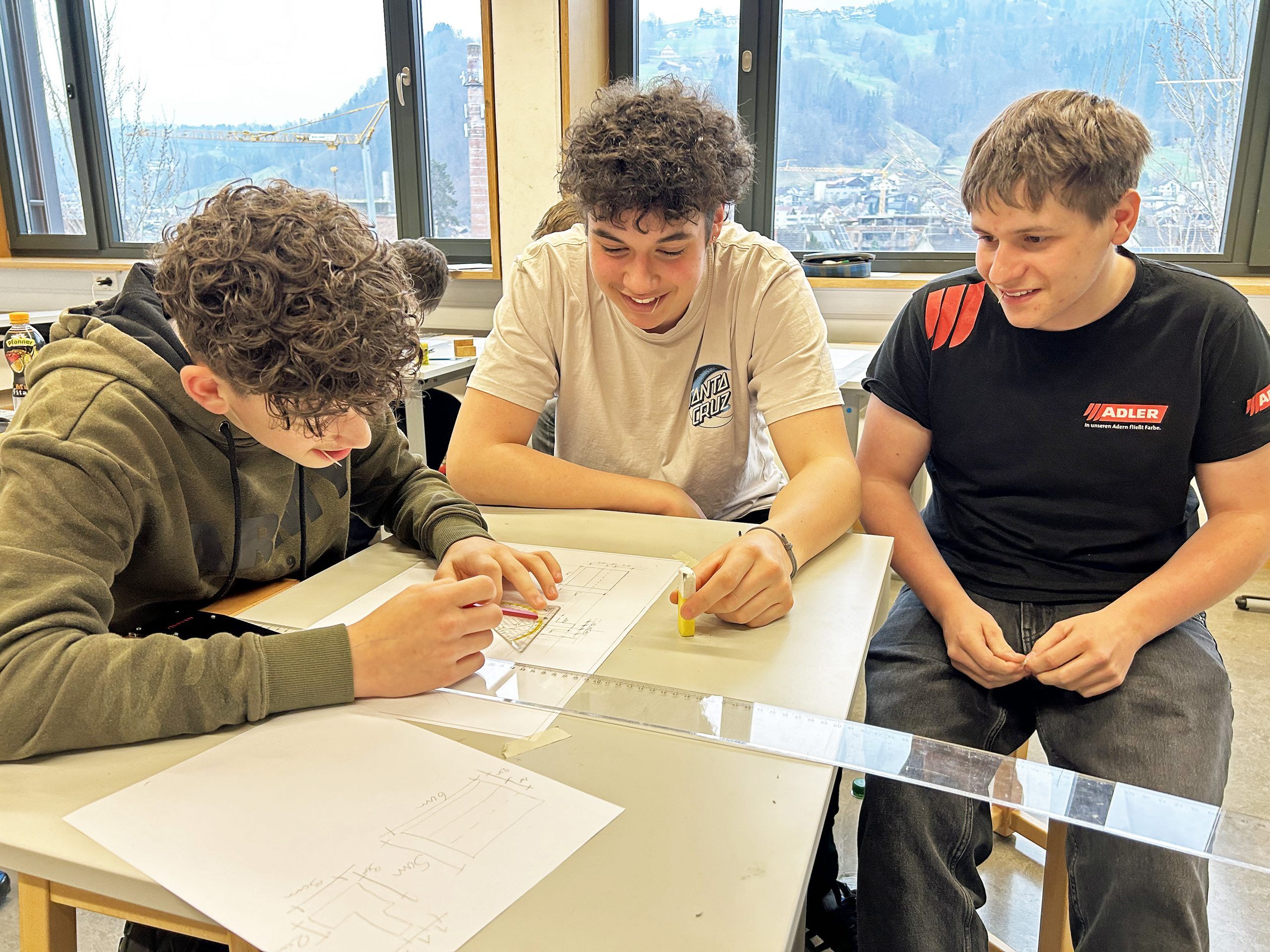Die Schüler des Fachbereichs „Handwerk Plus“ konnten den Unterricht an der Landesberufsschule Dornbirn 1 (LBSDO1) für ein paar Stunden live miterleben.