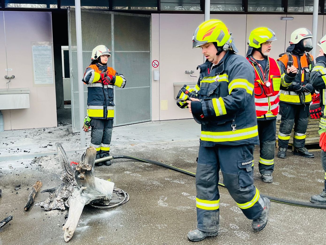 Das brennende Schwemmholz konnte rasch gelöscht werden.