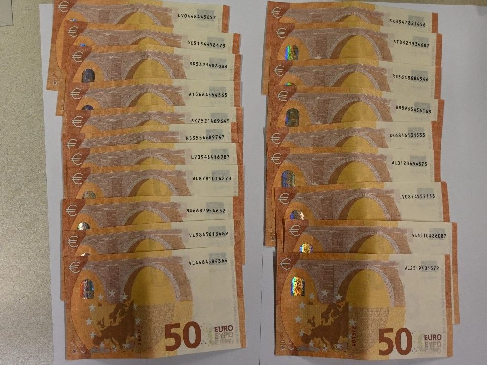 Die Polizei stellte 1.350 Euro Falschgeld sicher.