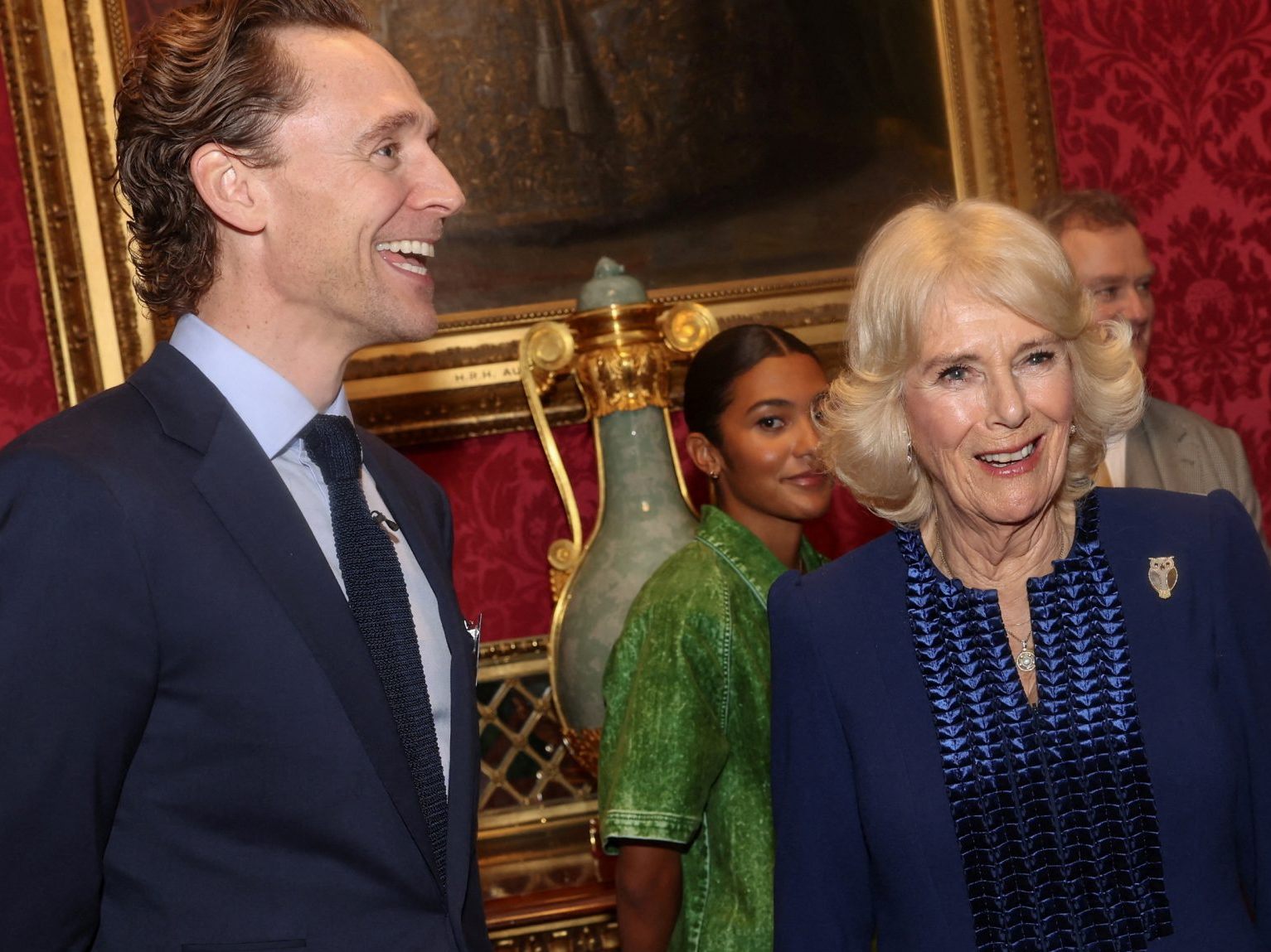 Tom Hiddleston vertrat den britischen König bei einem Gala-Dinner.