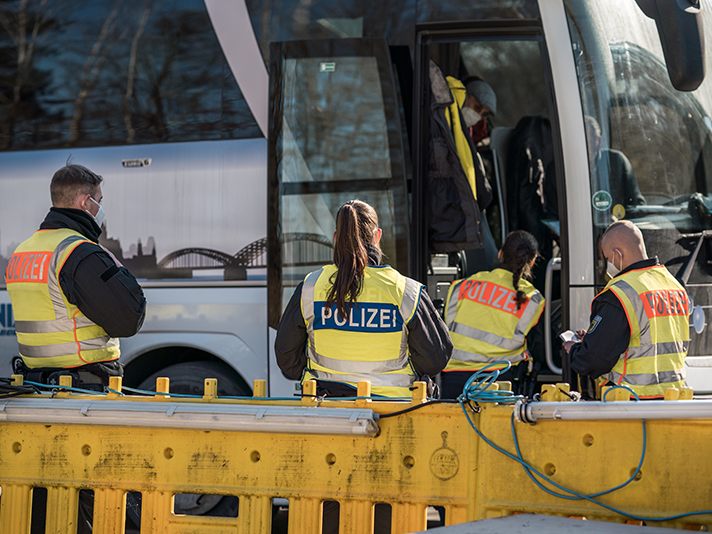Bundespolizei weist Armenier zurück.