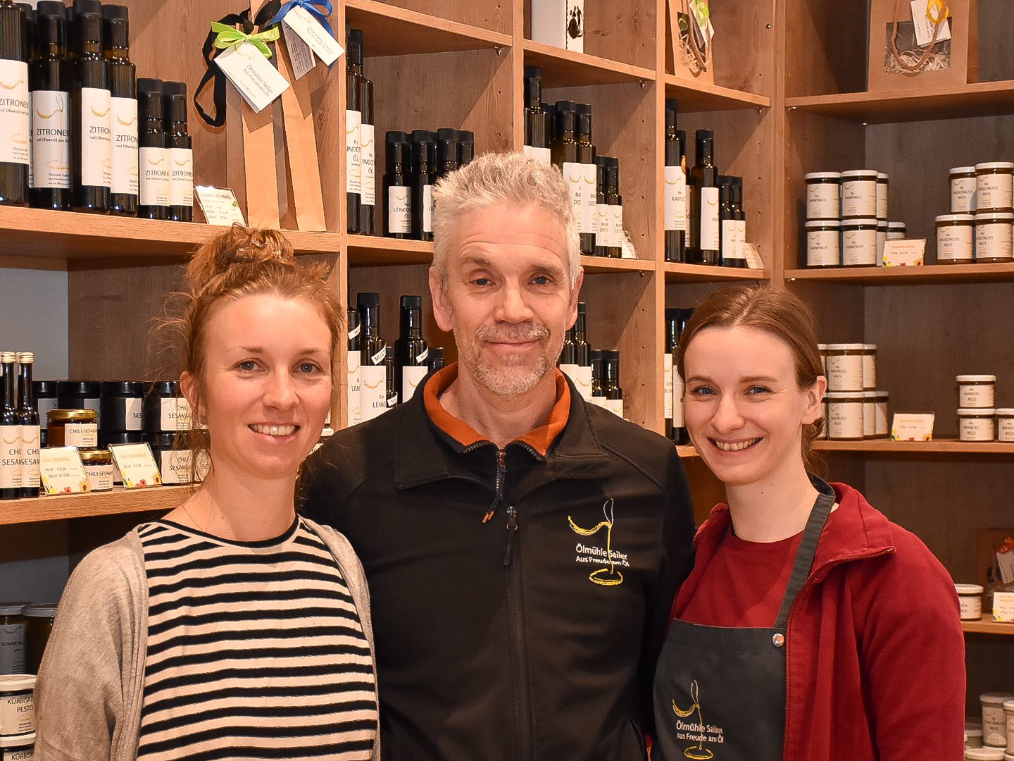 (v.l.n.r.): Ramona, Christian und Julia Sailer sind ein eingespieltes Team in der Ölmühle Sailer (v.l.n.r.): Ramona, Christian und Julia Sailer sind ein eingespieltes Team in der Ölmühle Sailer