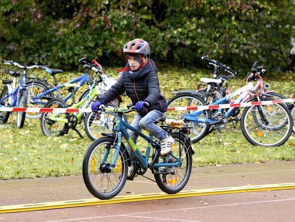 Der ÖAMTC gibt Tipps für Fahrrad, (E-)Scooter oder Skateboard-Geschenke zu Ostern. Der ÖAMTC gibt Tipps für Fahrrad, (E-)Scooter oder Skateboard-Geschenke zu Ostern.