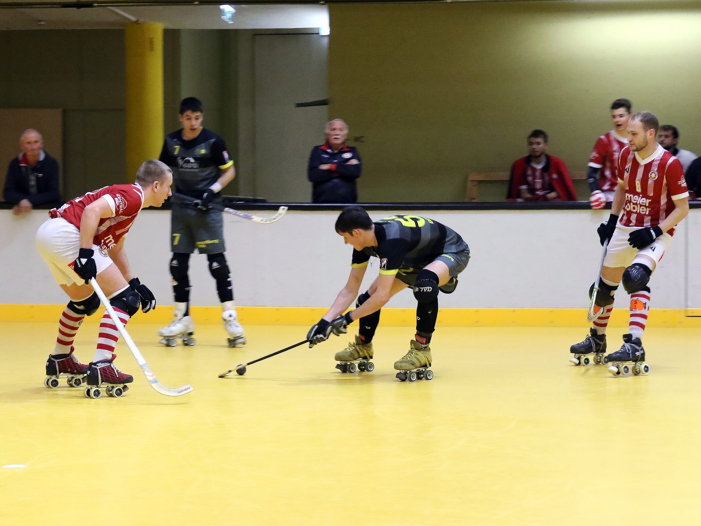 Dieses Wochenende geht es für den RHC Dornbirn um alles, die Dolce-Truppe will unbedingt ins Playoff einziehen. Dieses Wochenende geht es für den RHC Dornbirn um alles, die Dolce-Truppe will unbedingt ins Playoff einziehen.