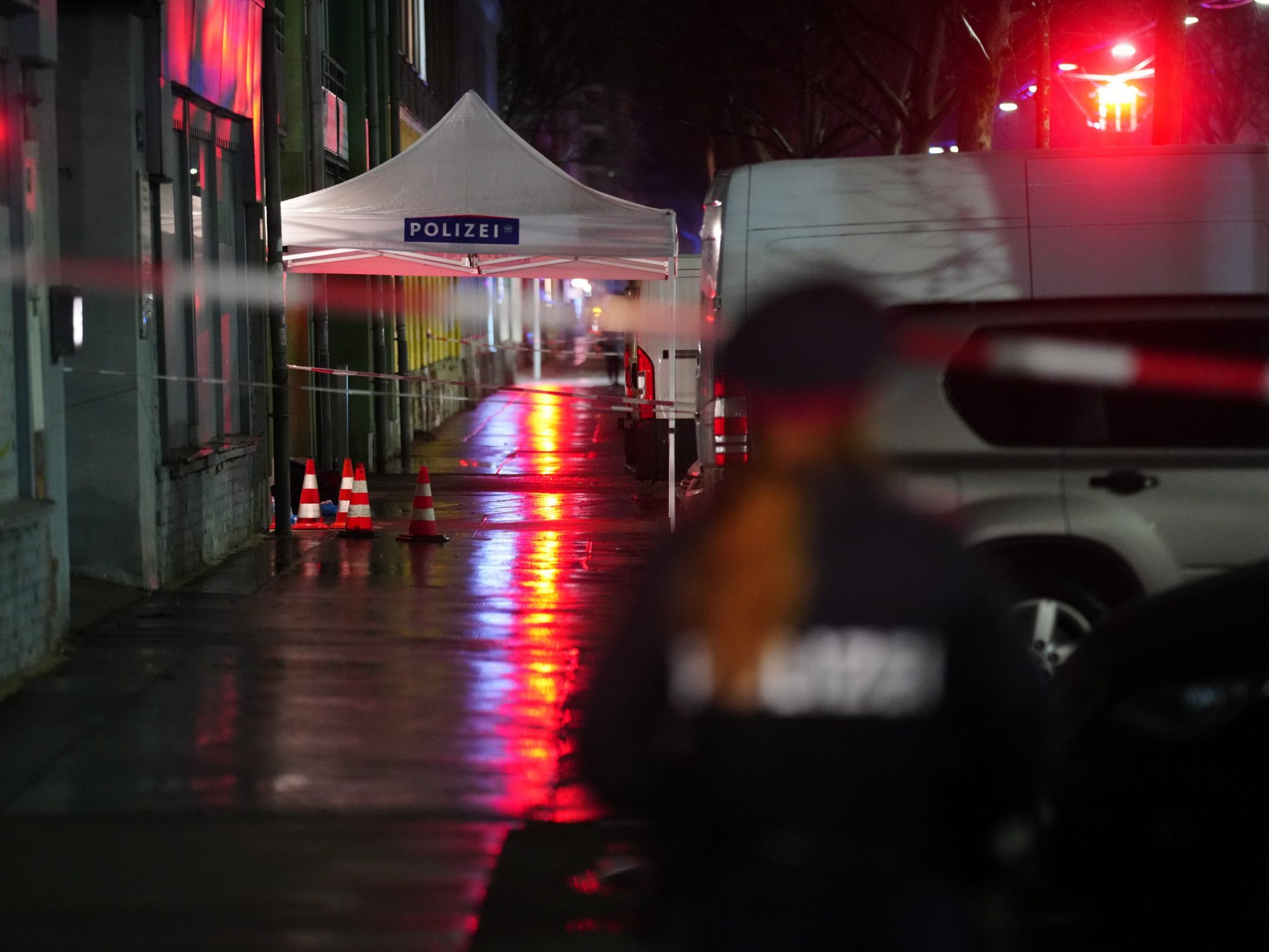 Ergebnisse der ersten psychiatrischen Untersuchung des Mannes lagen aber vorerst nicht vor. Ergebnisse der ersten psychiatrischen Untersuchung des Mannes lagen aber vorerst nicht vor.