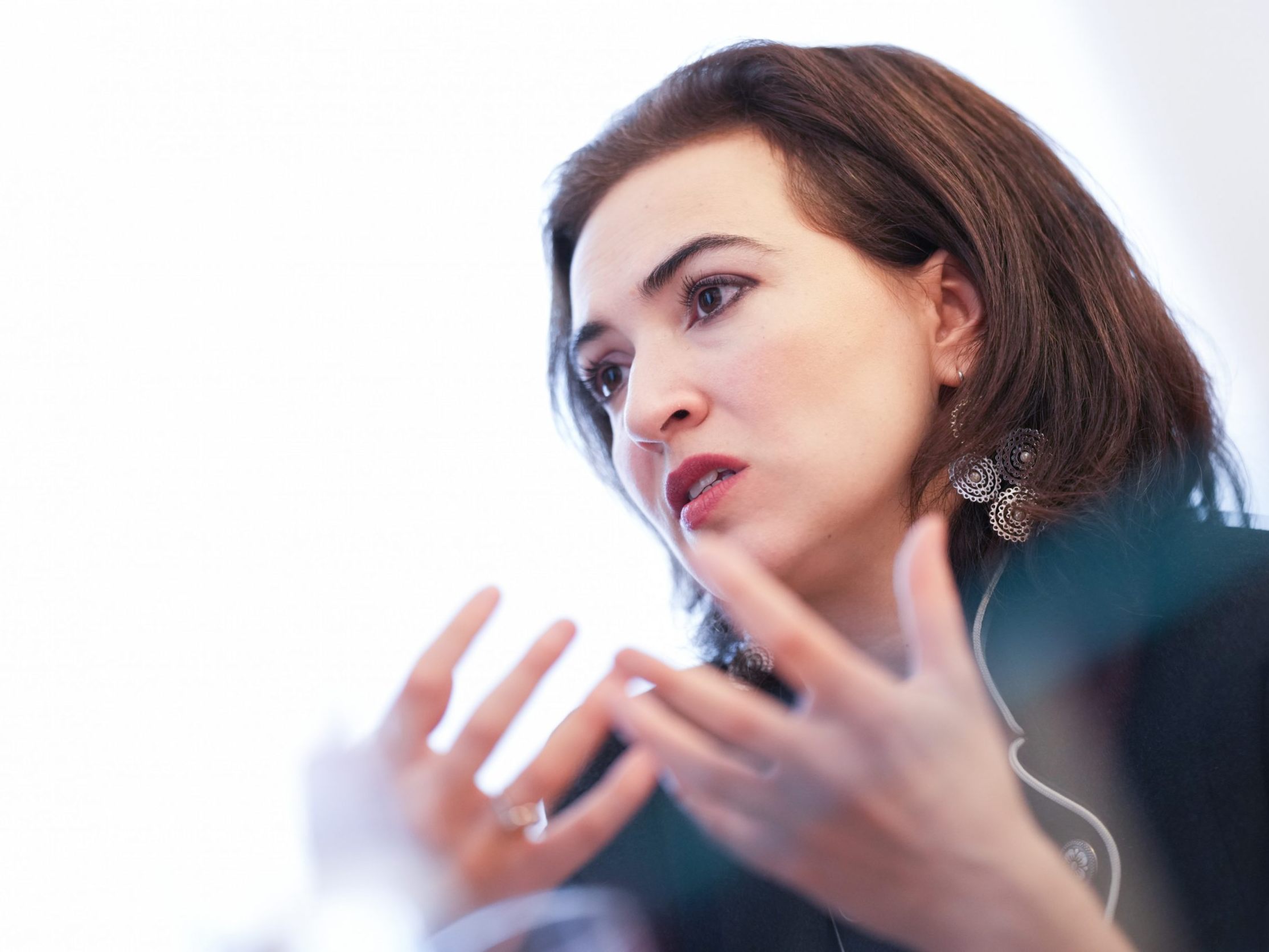 Alma Zadić (Grüne) ist am Donnerstag im Bundesrat auf Distanz zum Vorstoß ihres Koalitionspartners ÖVP für eine Senkung des Strafmündigkeitsalters gegangen.