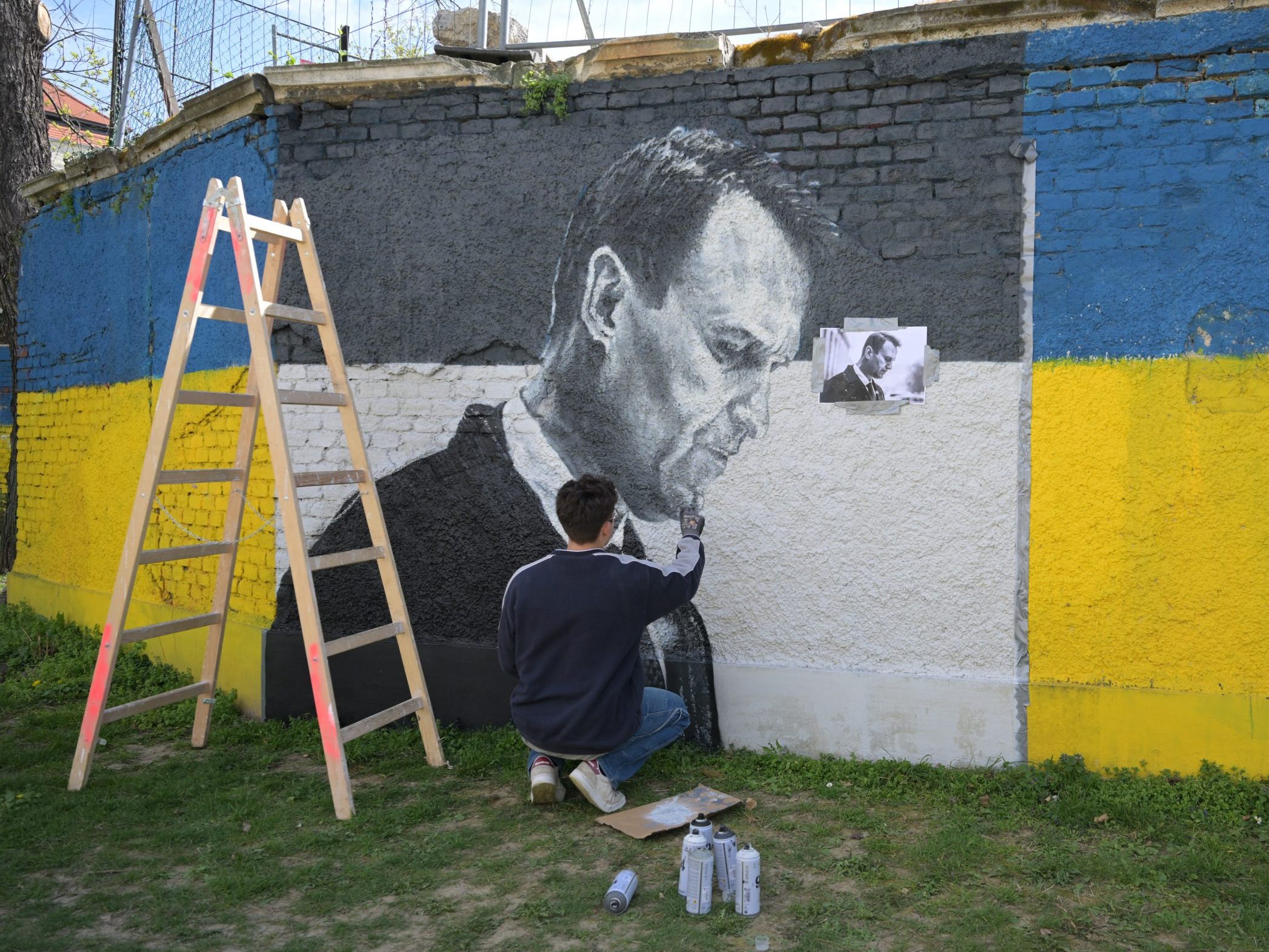 Die Mauer hinter dem Rssendenkmal in Wien erinnert an Nawalny. Die Mauer hinter dem Rssendenkmal in Wien erinnert an Nawalny.