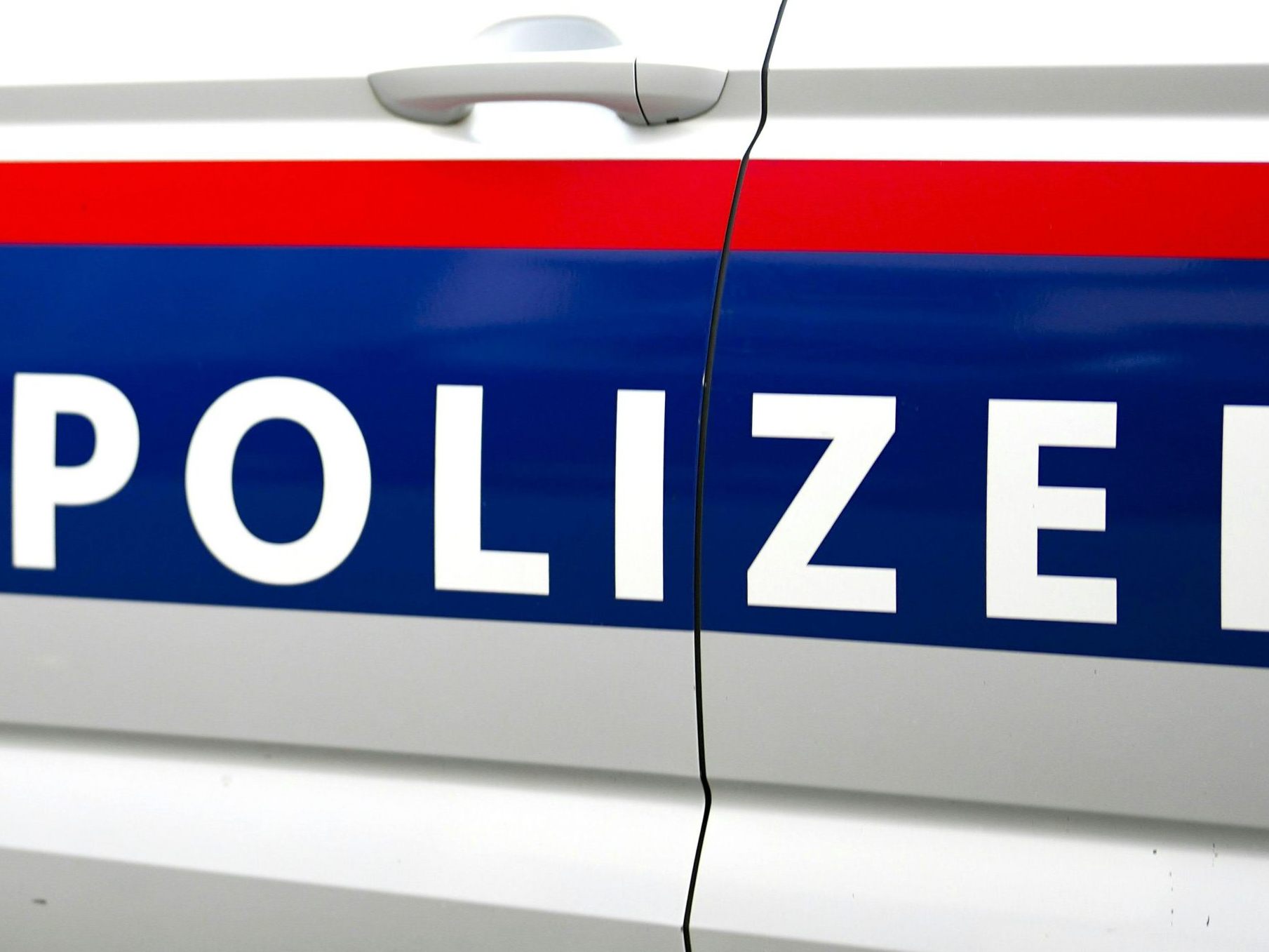 In Wien ging ein 23-Jähriger mit einem Schlagstock auf einen Mann los. In Wien ging ein 23-Jähriger mit einem Schlagstock auf einen Mann los.