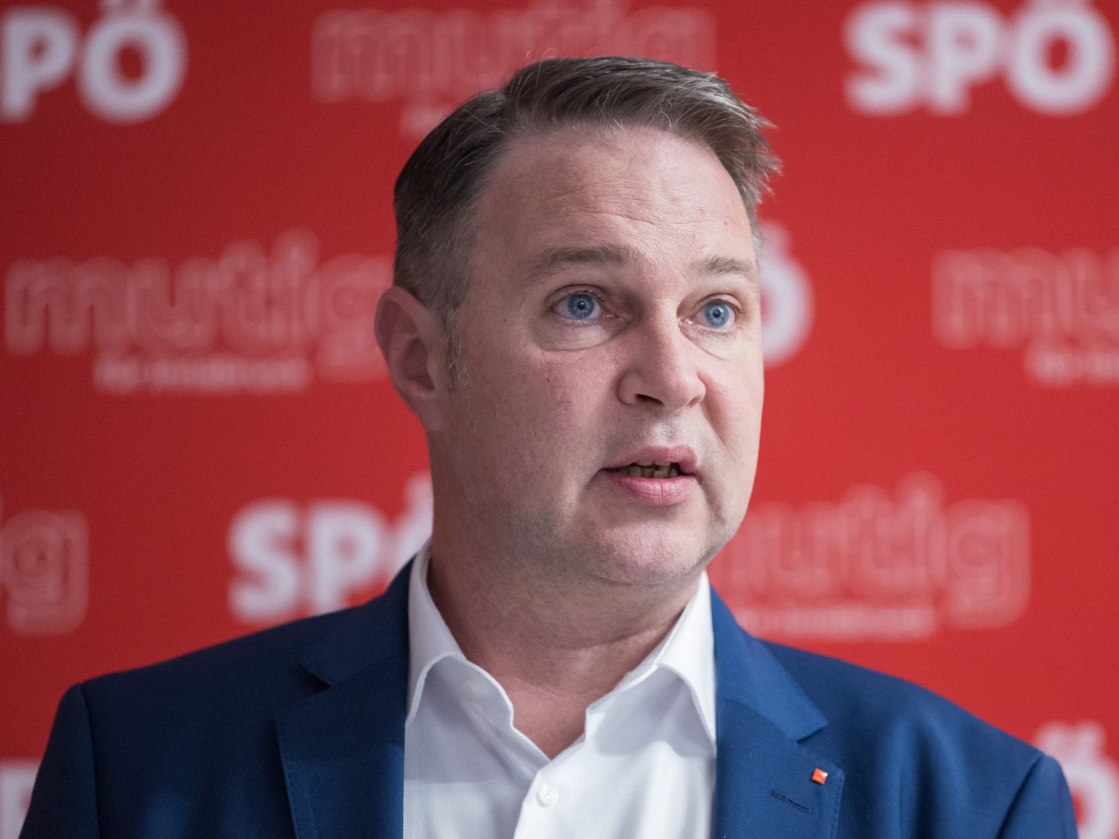 SPÖ-Chef Babler ist für eine schrittweise Arbeitszeitverkürzung.