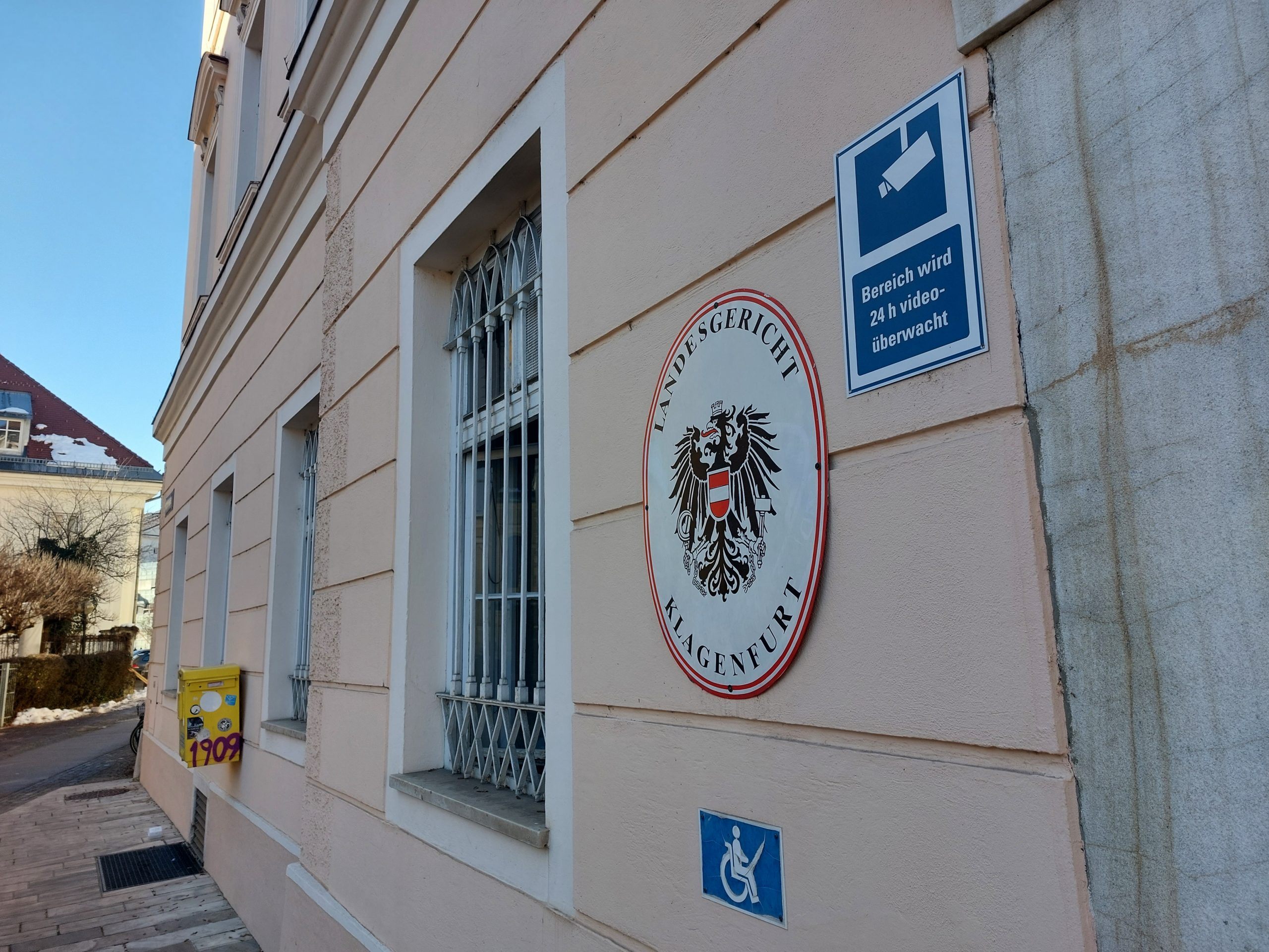 Am Landesgericht Klagenfurt ist ein Buschauffeur verurteilt worden.