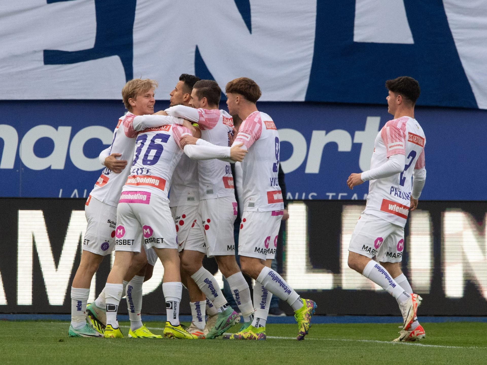 Austria Wien wahrt mit 2:1-Sieg bei Blau-Weiß Linz Chancen auf Austria Wien wahrt mit 2:1-Sieg bei Blau-Weiß Linz Chancen auf