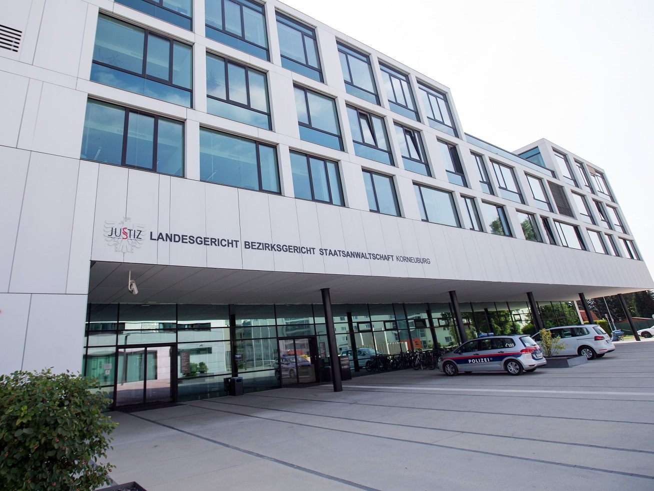 Sanierungsverfahren über Rupert Fertinger GmbH wurde am Landesgericht Korneuburg (im Bild) eröffnet.