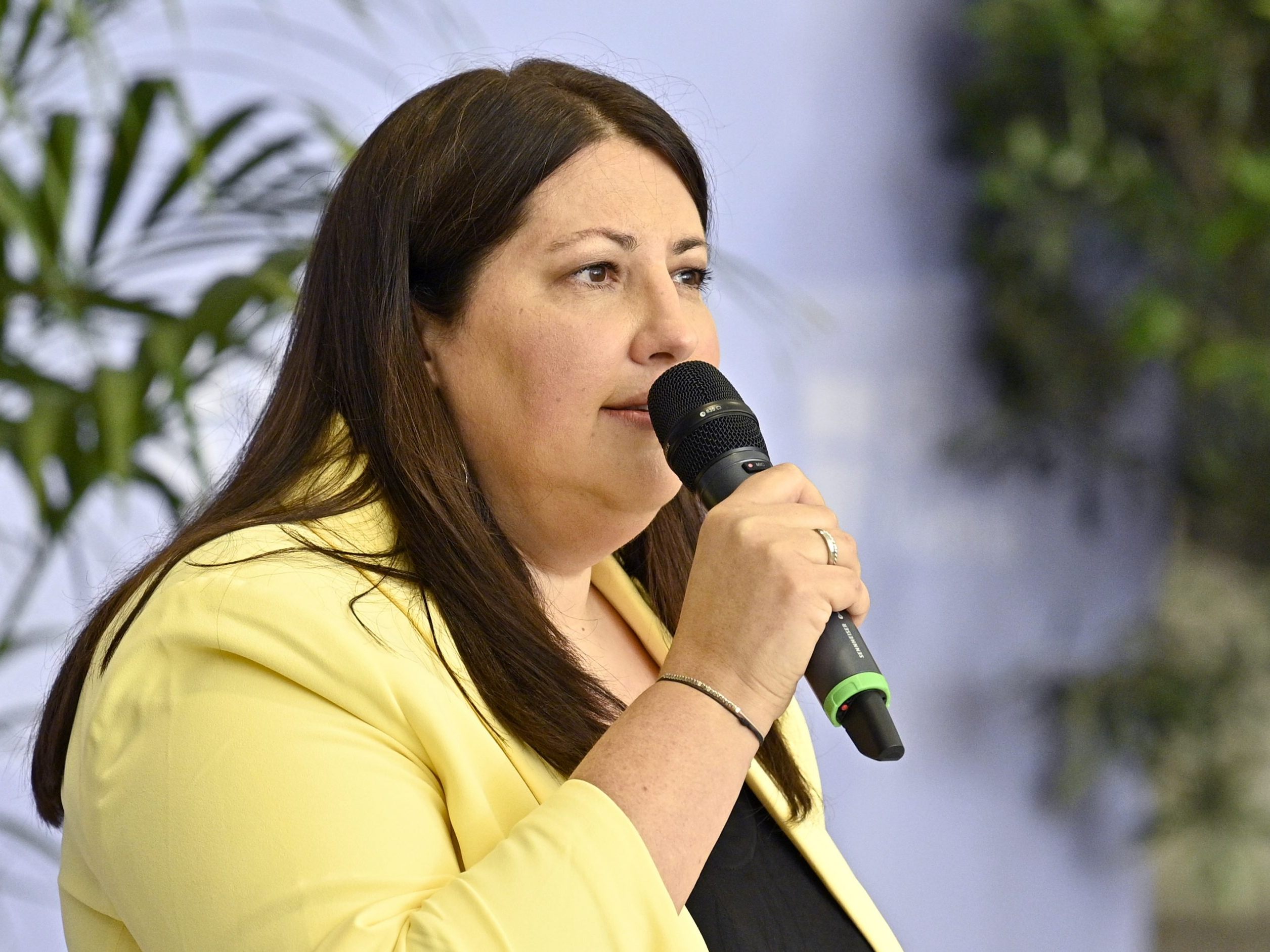 "Mit der Ausweitung der ,Roten Box’ auf mehr Standorte erreichen wir jetzt noch mehr Frauen, die Unterstützung brauchen", so Wiens Frauenstadträtin Kathrin Gaál. "Mit der Ausweitung der ,Roten Box’ auf mehr Standorte erreichen wir jetzt noch mehr Frauen, die Unterstützung brauchen", so Wiens Frauenstadträtin Kathrin Gaál.