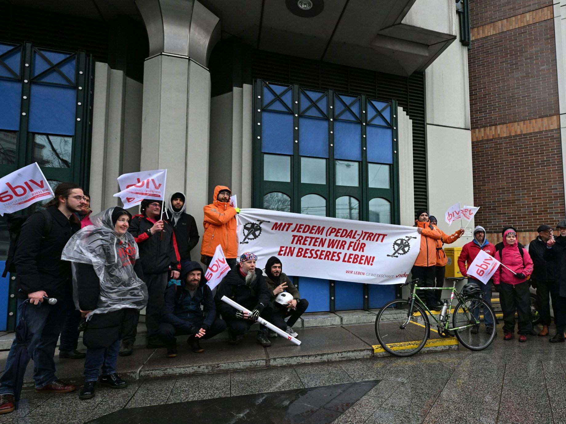 Demo der Fahrradboten vor dem Umweltministerium in Wien.