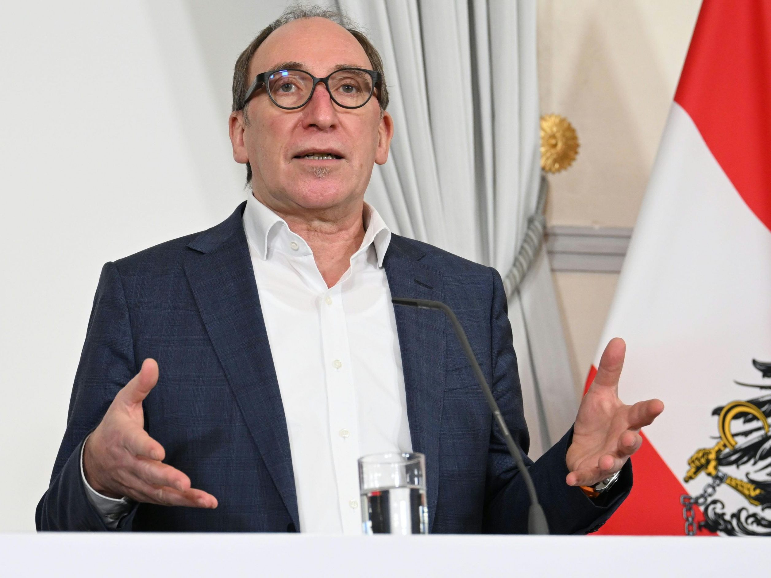 Das Gesundheitsministerium hat sich zu der Debatte zurückhaltend geäußert. Das Gesundheitsministerium hat sich zu der Debatte zurückhaltend geäußert.