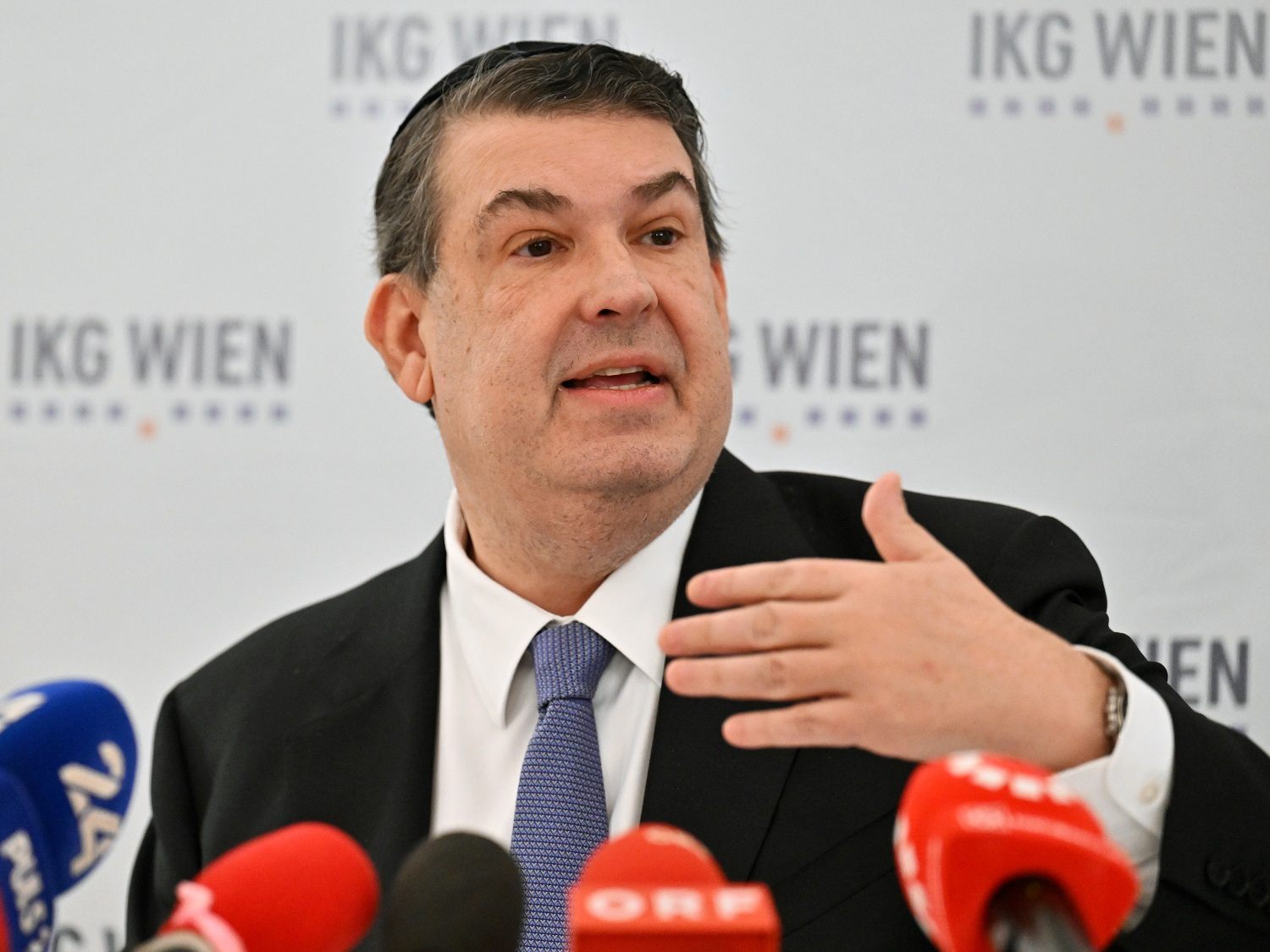 "Wir haben es mit einer noch nie da gewesenen Explosion der antisemitischen Vorfälle zu tun", so IKG-Präsident Deutsch. "Wir haben es mit einer noch nie da gewesenen Explosion der antisemitischen Vorfälle zu tun", so IKG-Präsident Deutsch.