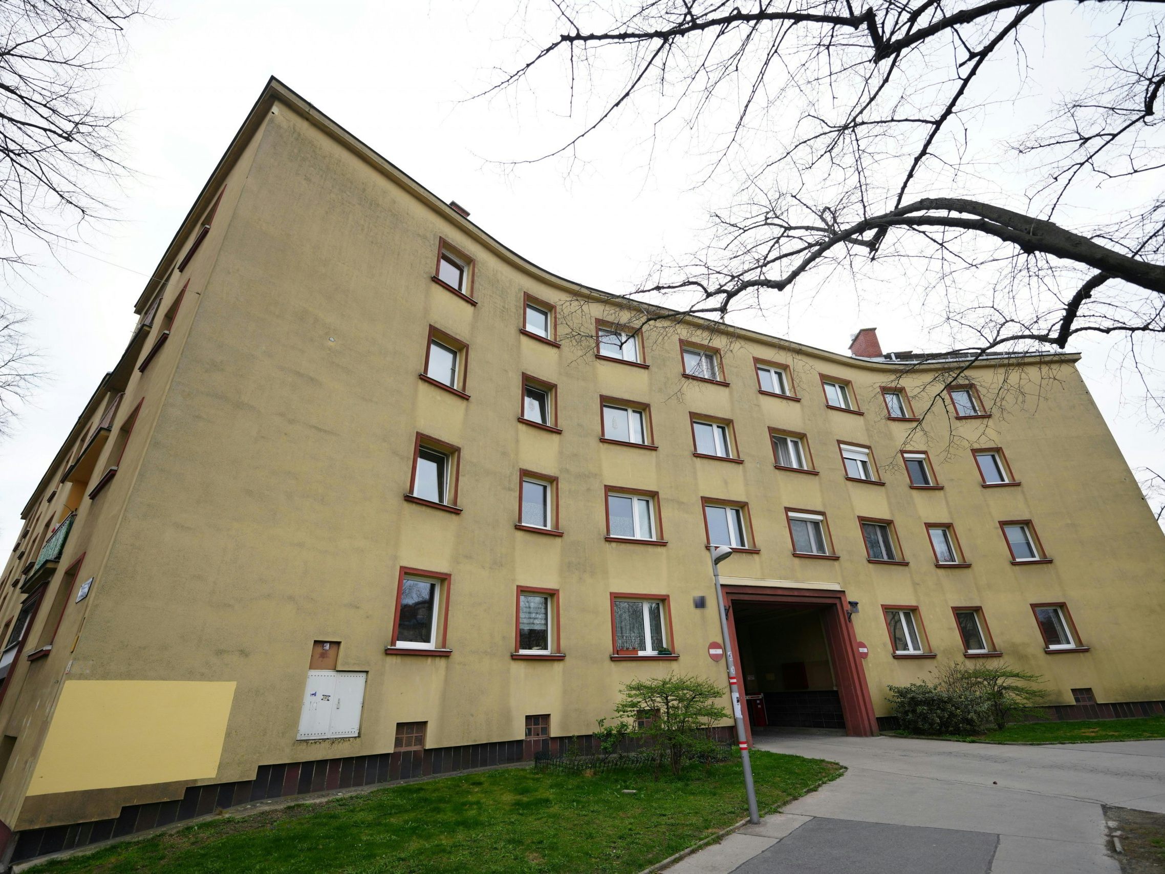 In Wien-Simmering ist diese Woche eine 14-Jährige leblos aufgefunden worden. In Wien-Simmering ist diese Woche eine 14-Jährige leblos aufgefunden worden.