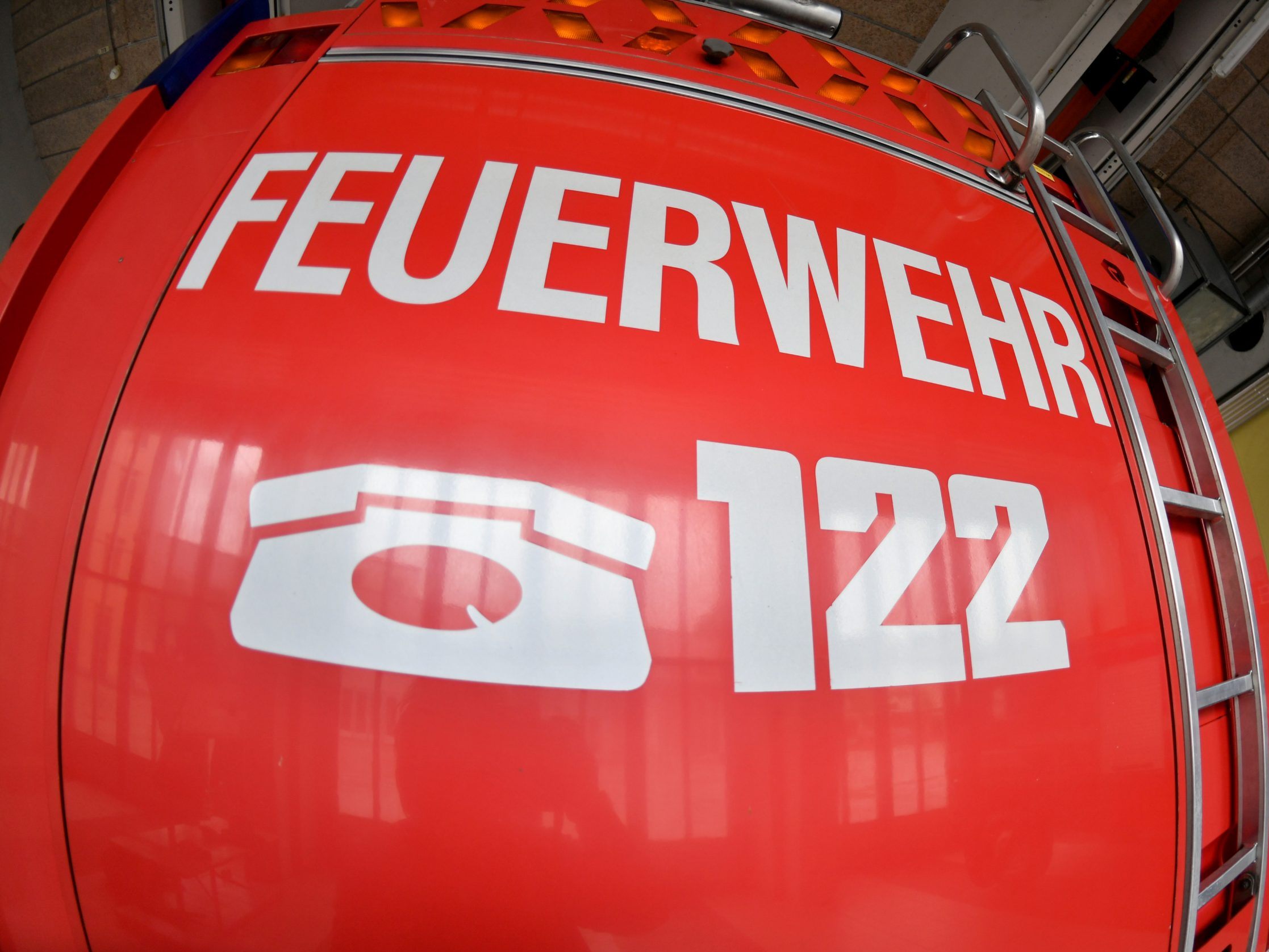 Ein Tankwagenbrand auf der A2 forderte die Feuerwehr. Ein Tankwagenbrand auf der A2 forderte die Feuerwehr.