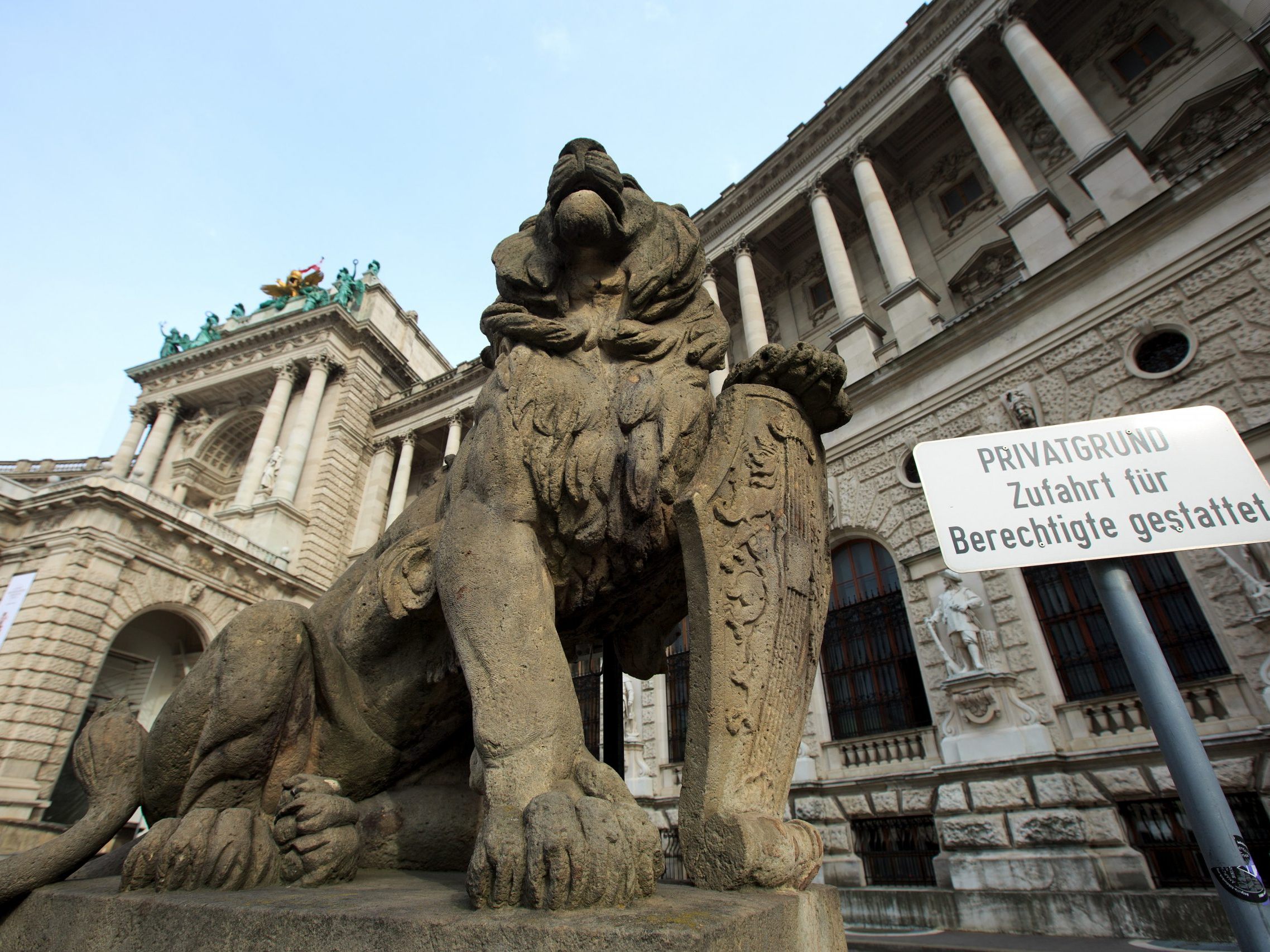 Arsenverdacht: Nationalbibliothek prüft bestimmte Bücher. Arsenverdacht: Nationalbibliothek prüft bestimmte Bücher.