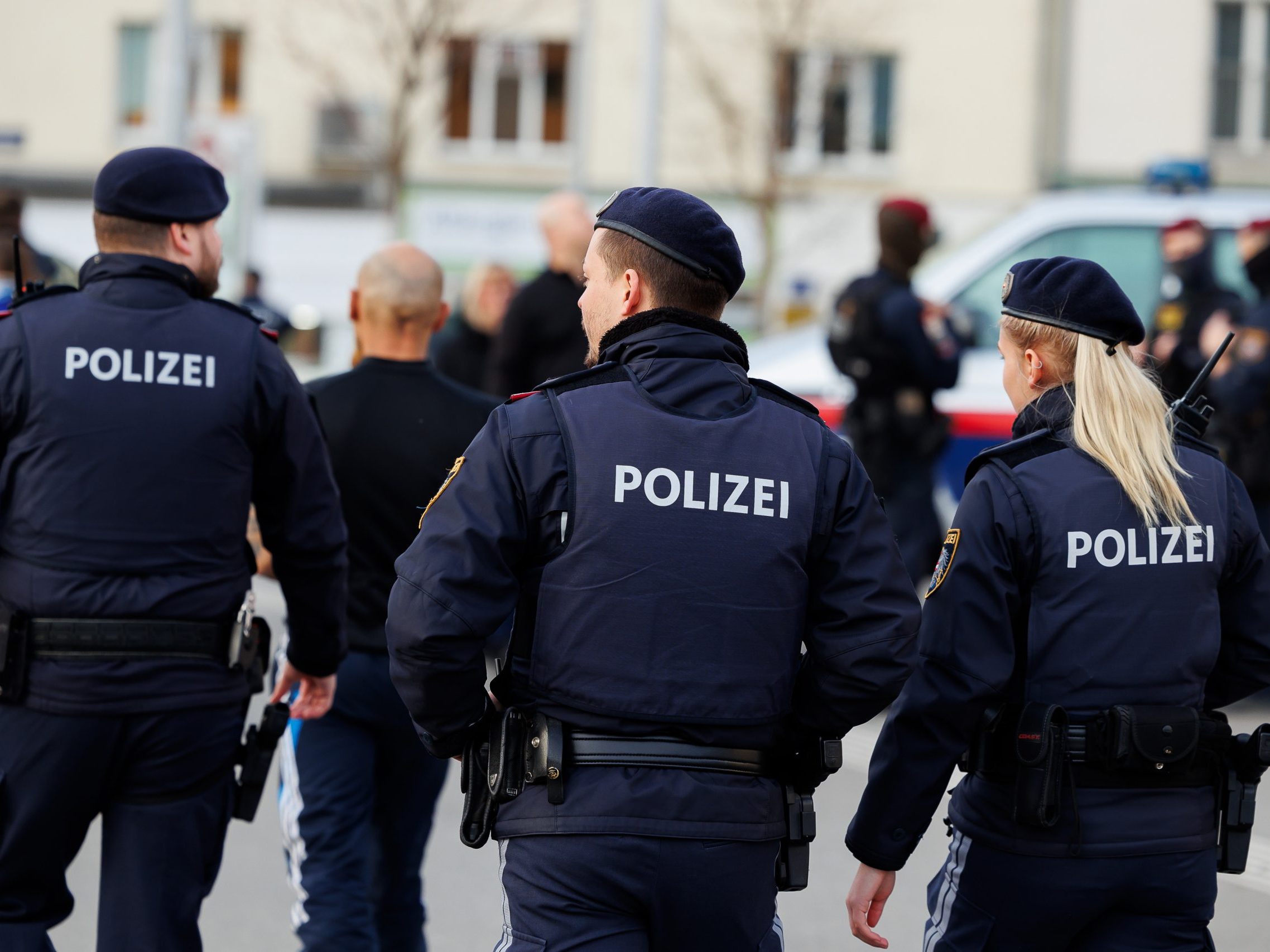Die Polizei nahm einen 20-jährigen Tatverdächtigen fest. Die Polizei nahm einen 20-jährigen Tatverdächtigen fest.