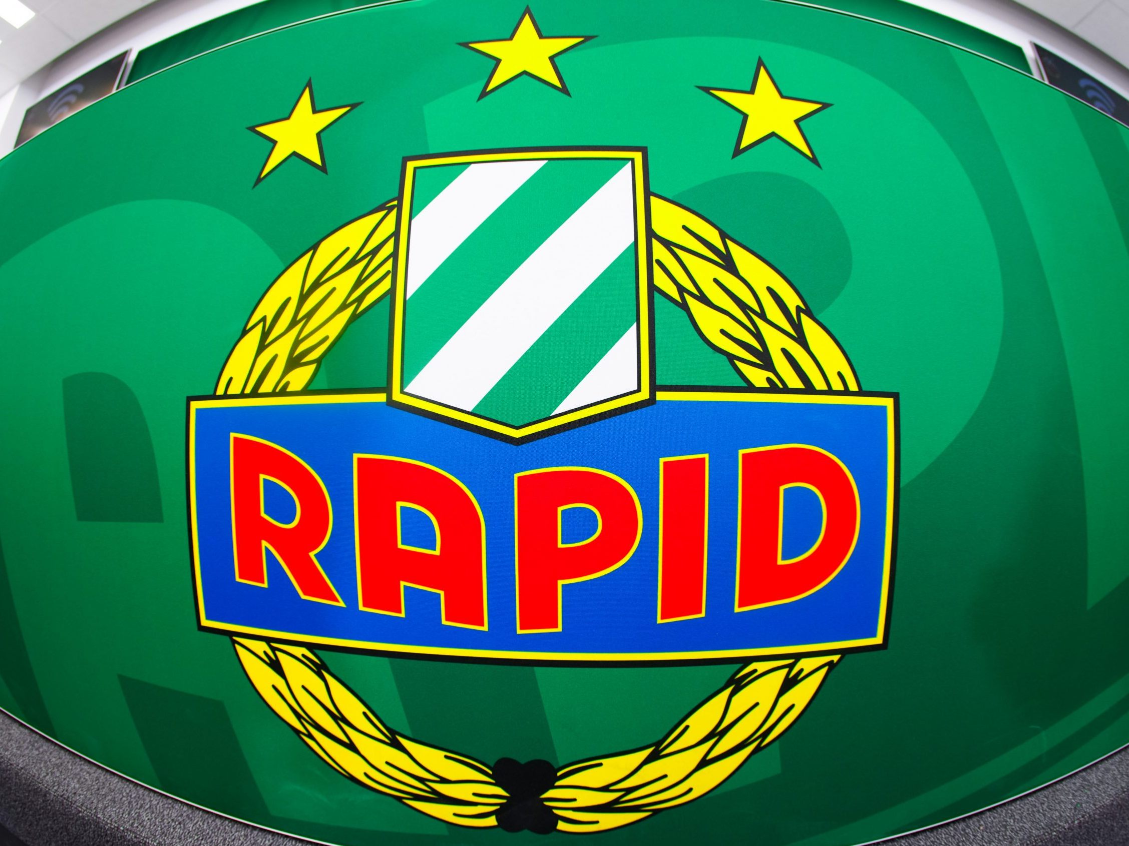 Rapid kündigte Protest gegen die Spielersperren an. Rapid kündigte Protest gegen die Spielersperren an.