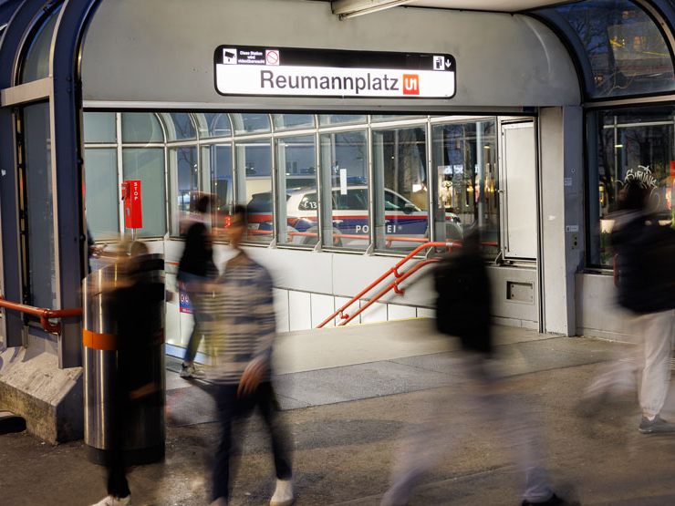 Nächtlicher Lokalaugenschein am Reumannplatz in Wien-Favoriten.