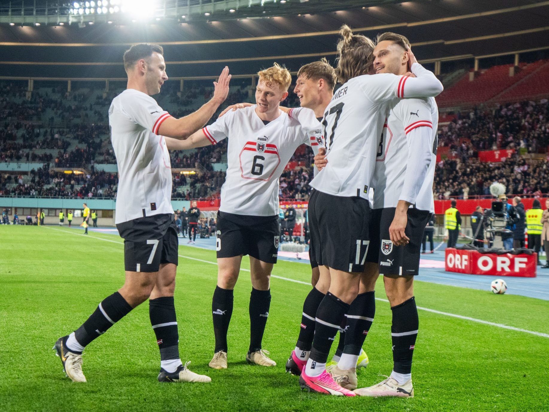 Die ÖFB-Spieler steigen nach dem 6:1 gegen die Türkei auf die Euphoriebremse. Die ÖFB-Spieler steigen nach dem 6:1 gegen die Türkei auf die Euphoriebremse.