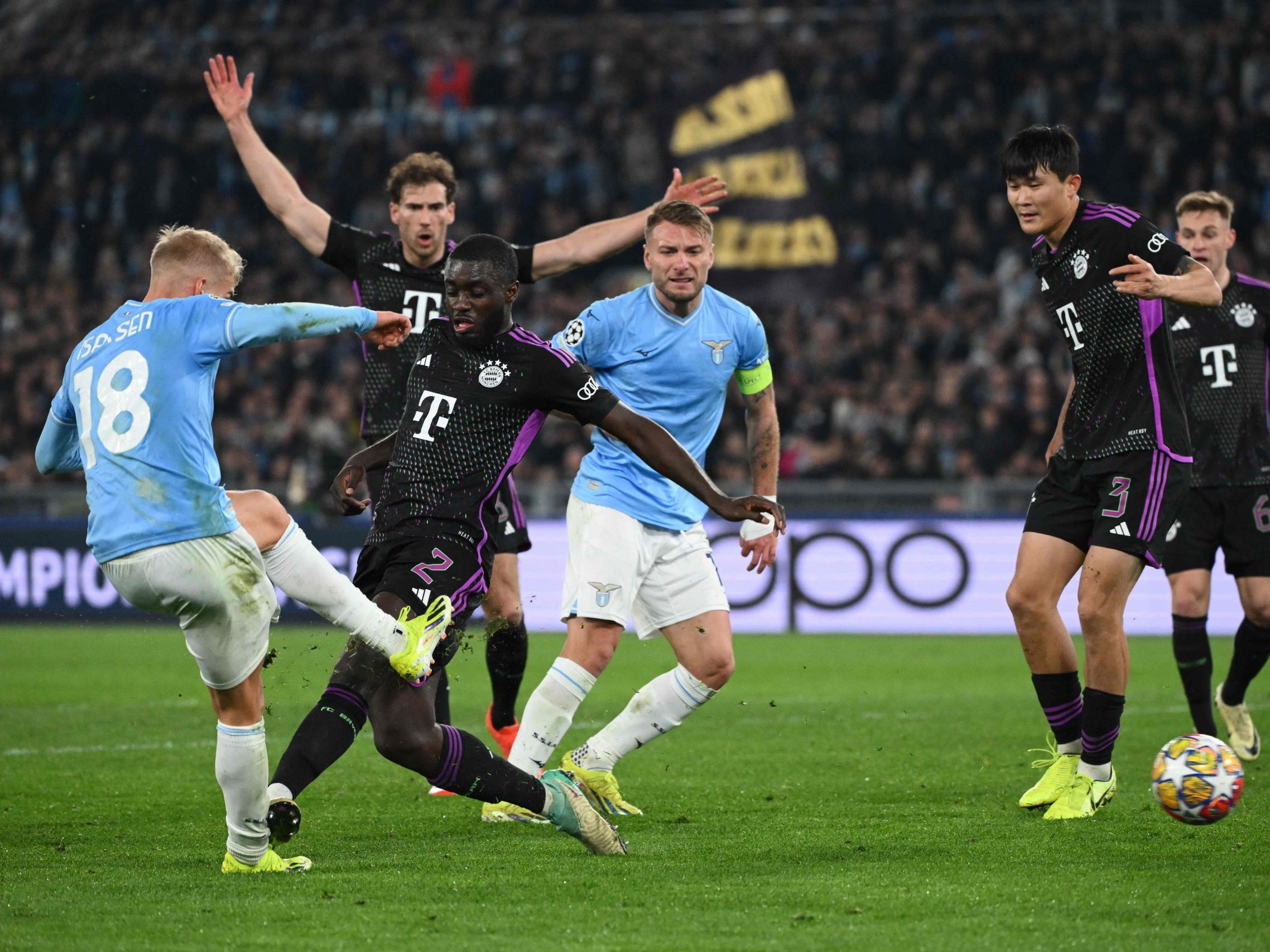 Bayern kämpft gegen vorzeitiges Aus Bayern kämpft gegen vorzeitiges Aus