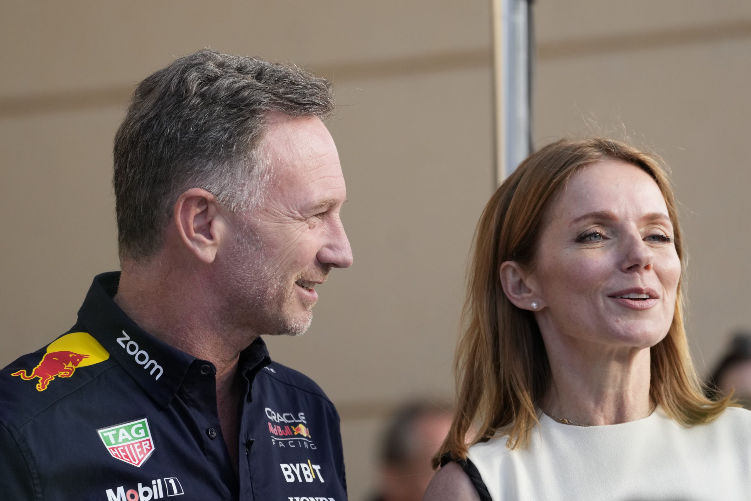 Gerüchte, dass Geri Halliwell, Horner-Frau und ehemaliges Spice Girl, die Entlassung oder Beurlaubung der Mitarbeiterin gefordert habe, halten einer Überprüfung nicht stand.
