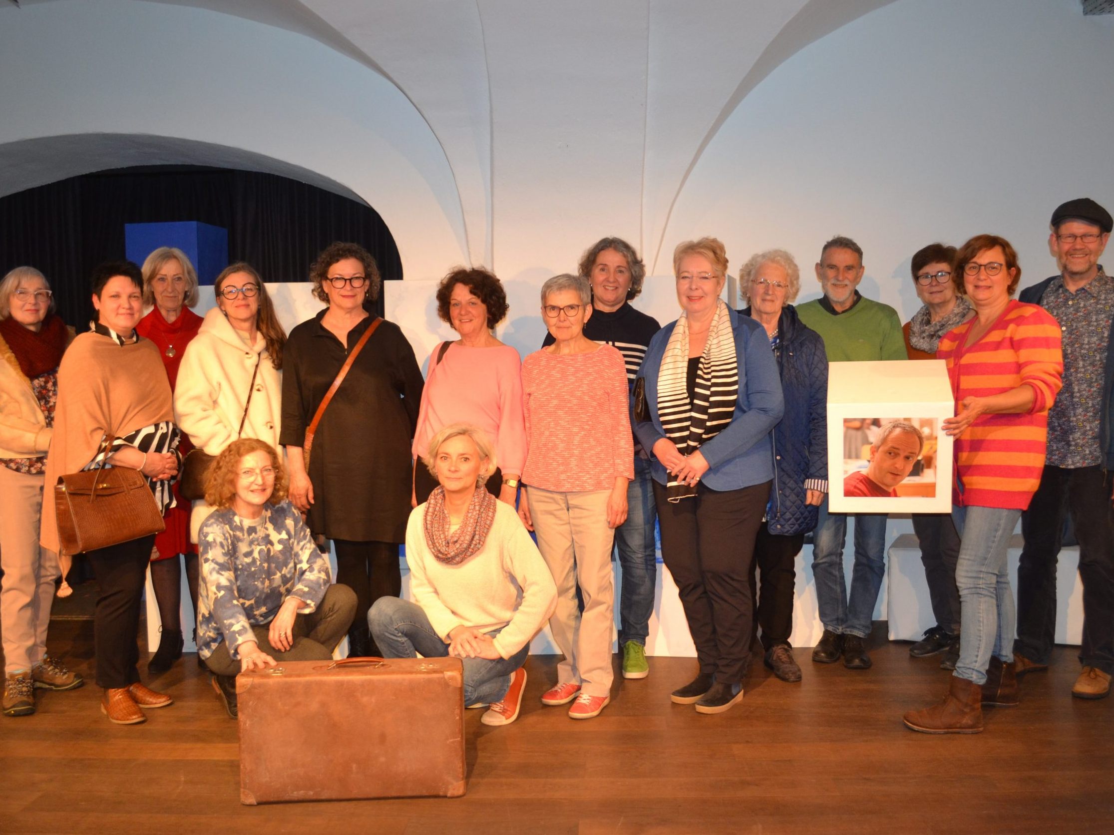 Auch im Feldkircher „Theater am Saumarkt“ nutzten Hospizbegleiter*innen die Möglichkeit, das Theaterstück „Die Insel in mir“ zu sehen. Auch im Feldkircher „Theater am Saumarkt“ nutzten Hospizbegleiter*innen die Möglichkeit, das Theaterstück „Die Insel in mir“ zu sehen.