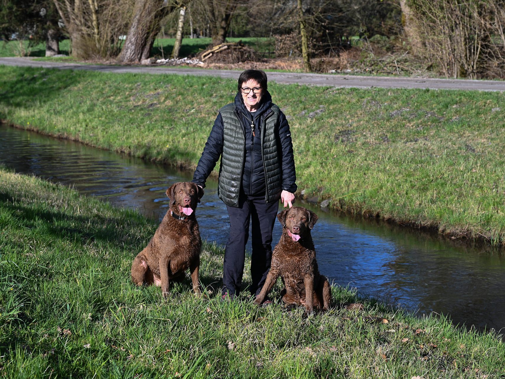 Margot Spechtenhauser war mit ihren beiden Chesapeake Bay Retriever "Acci" und "Brooks" bei der weltweit größten Hundeausstellung in England. Ihre Hunde gelten als schönste der weltweit. Margot Spechtenhauser war mit ihren beiden Chesapeake Bay Retriever "Acci" und "Brooks" bei der weltweit größten Hundeausstellung in England. Ihre Hunde gelten als schönste der weltweit.