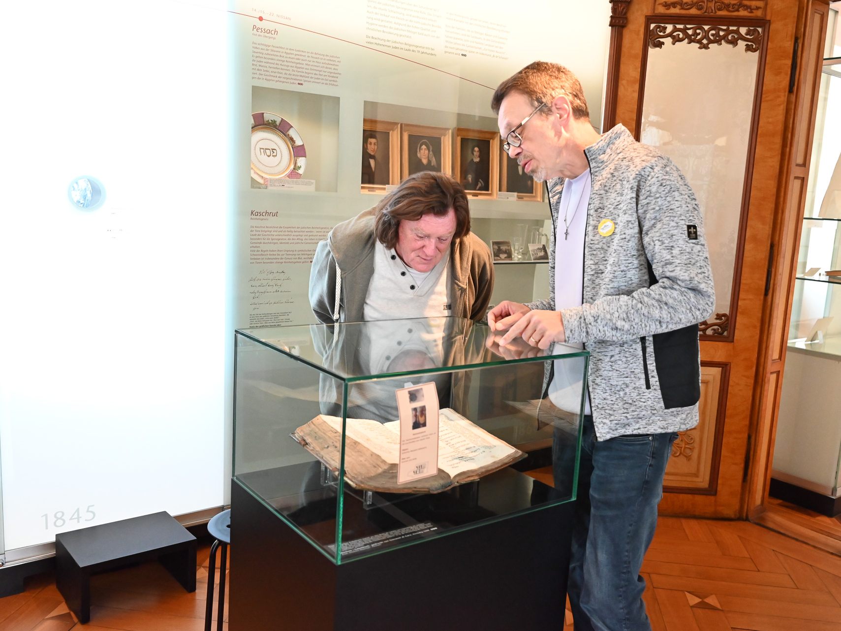 Mit einem Tandem-Partner ins Museum und gemeinsam eine Ausstellung besuchen? Das Format "TiM - Tandem im Musem" zielt darauf ab. Mit einem Tandem-Partner ins Museum und gemeinsam eine Ausstellung besuchen? Das Format "TiM - Tandem im Musem" zielt darauf ab.