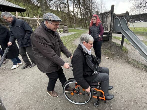 Jürgen Winkler und Christoph Alton machten gemeinsam den Selbsttest auf dem Sandplatz.
