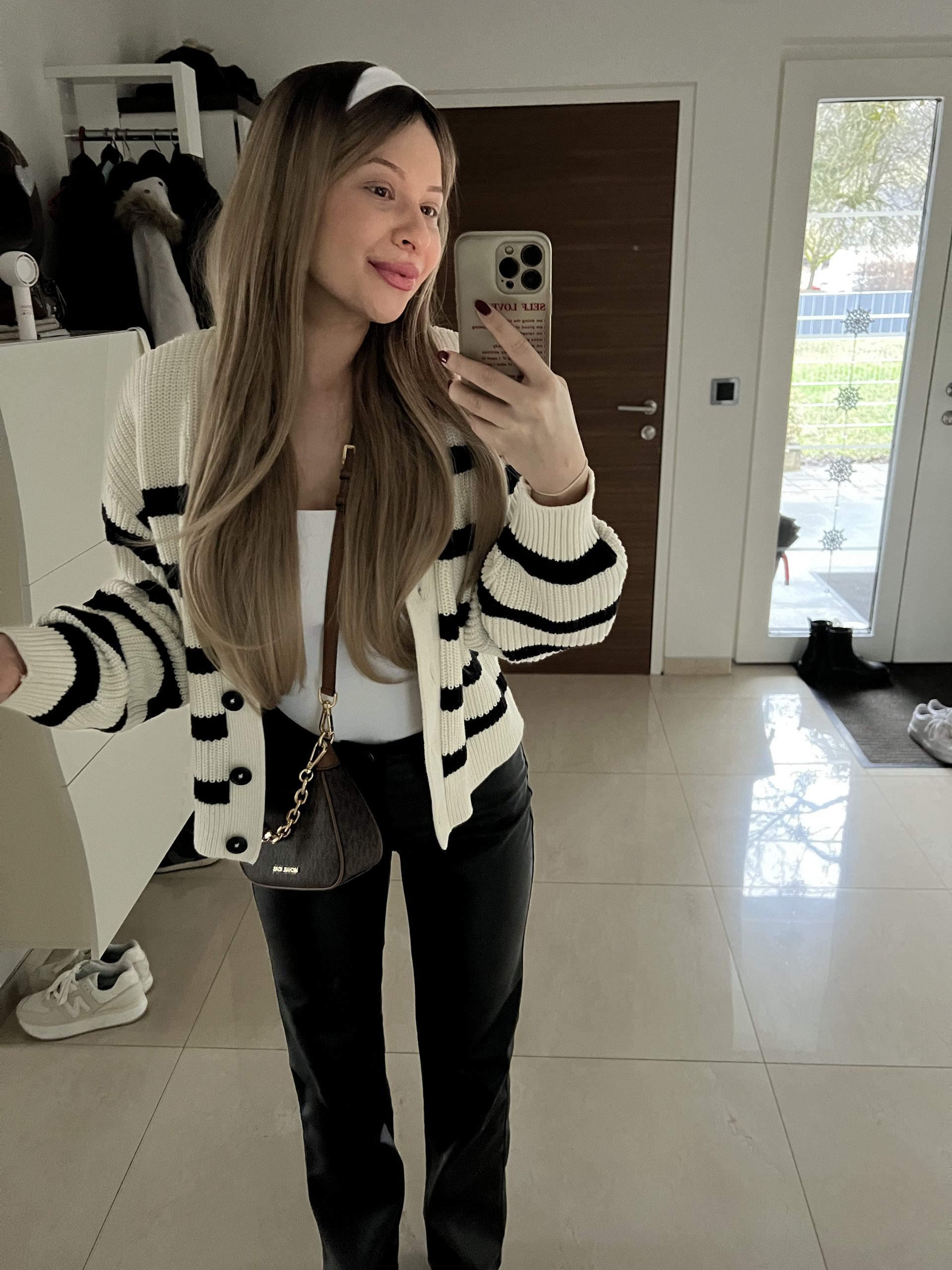 Die junge Frau merkt an, dass auch niemandem, der sie zu diesem Zeitpunkt gesehen hat, aufgefallen wäre, dass etwas nicht stimmt. Die junge Frau merkt an, dass auch niemandem, der sie zu diesem Zeitpunkt gesehen hat, aufgefallen wäre, dass etwas nicht stimmt.