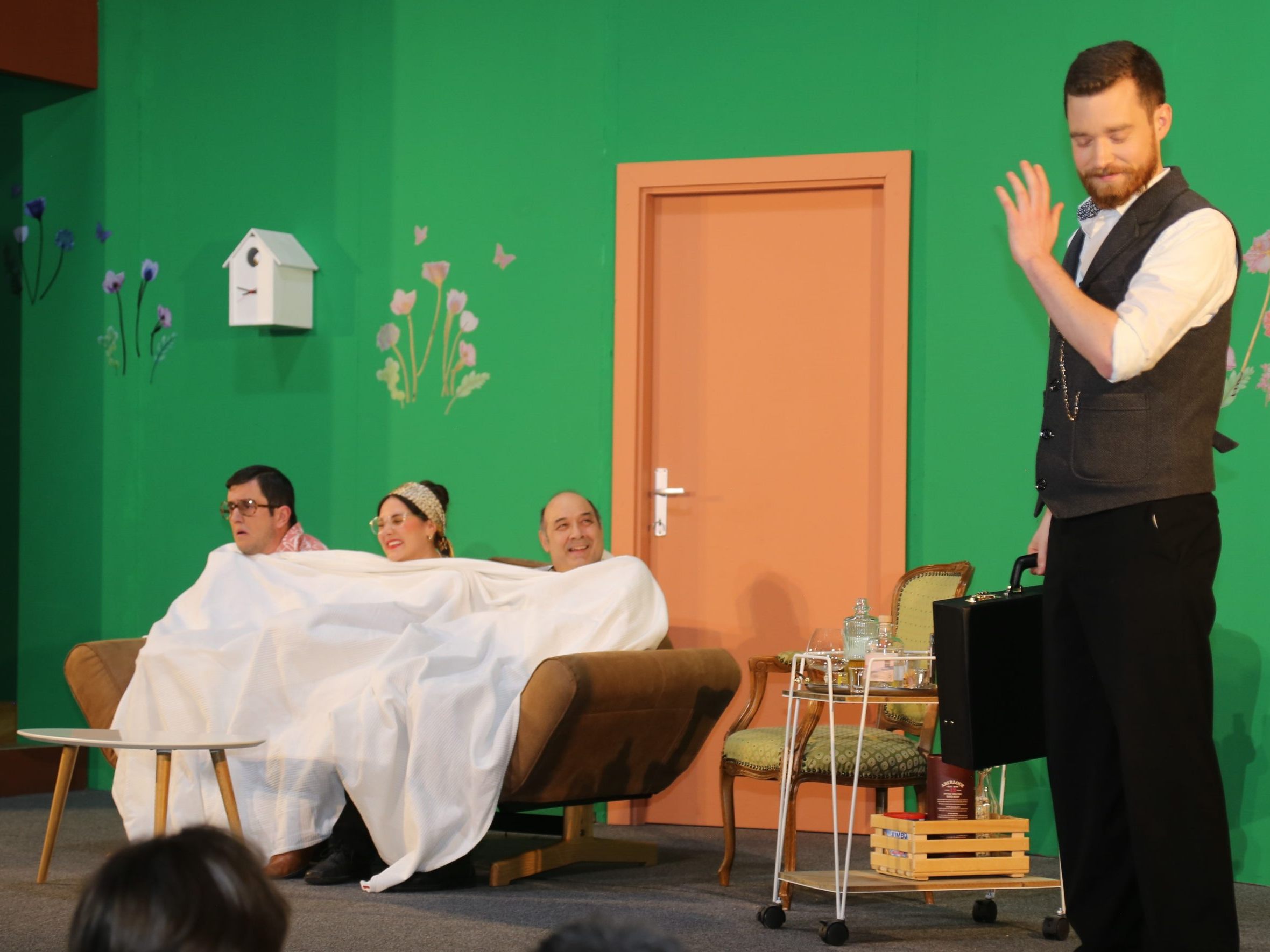 Während der dreiwöchigen Spielsaison in der Kleingemeinde Buch zündete die Theatergruppe ein Feuerwerk der guten Laune. Während der dreiwöchigen Spielsaison in der Kleingemeinde Buch zündete die Theatergruppe ein Feuerwerk der guten Laune.