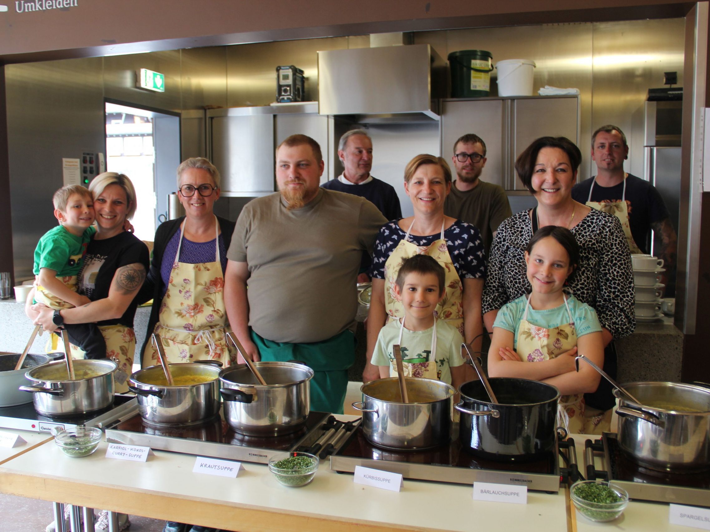 Das Team der Aktion Fastensuppe Tschagguns rund um Sabine Butzerin. Das Team der Aktion Fastensuppe Tschagguns rund um Sabine Butzerin.