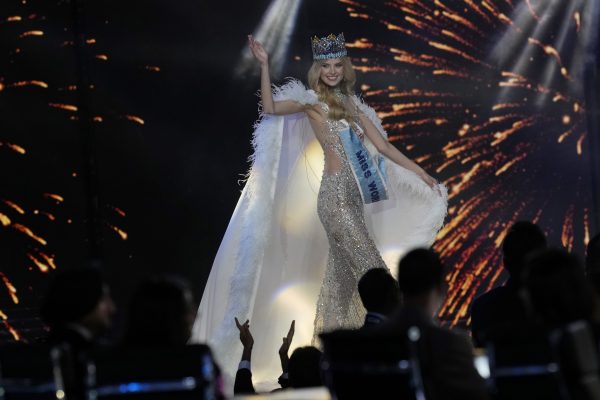 <p>India Miss World</p>
