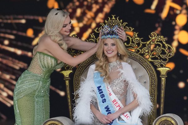 <p>India Miss World</p>
