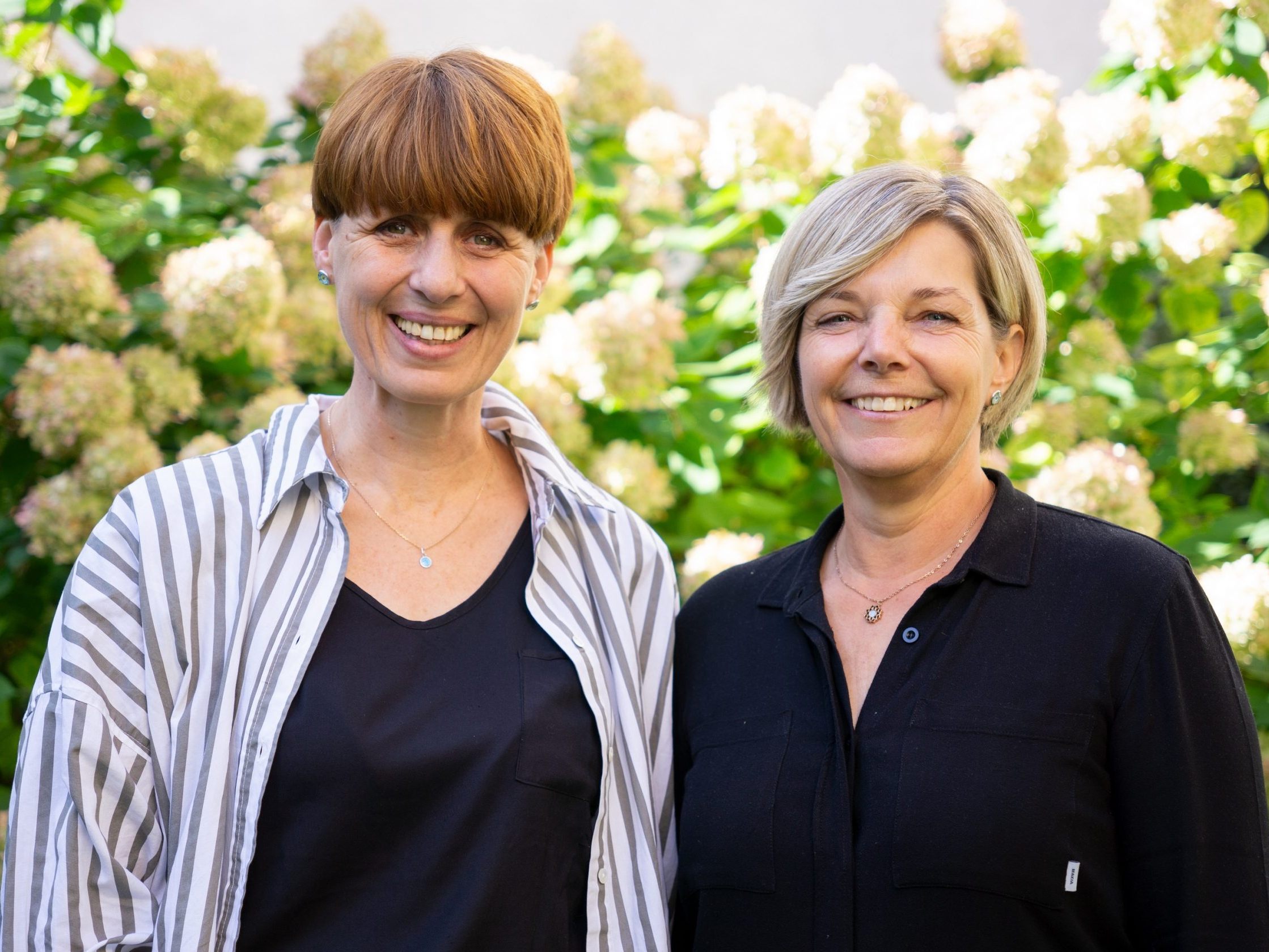 Neben den beiden Trauerbegleiterinnen Irene Christof und Silvia Mähr gestaltet auch Pilgerbegleiterin Caroline Stückler den Spaziergang. Neben den beiden Trauerbegleiterinnen Irene Christof und Silvia Mähr gestaltet auch Pilgerbegleiterin Caroline Stückler den Spaziergang.