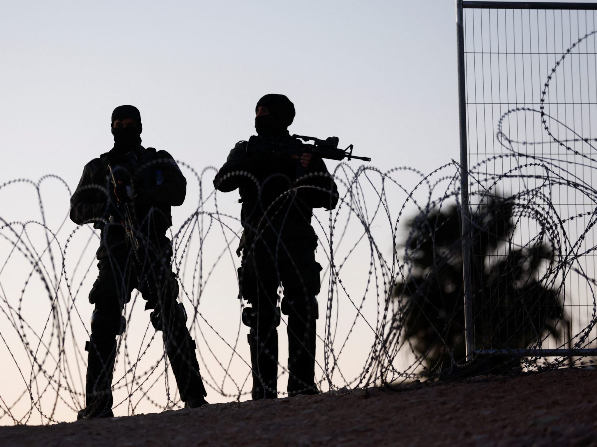 Israelische Soldaten an einem Checkpoint im Westjordanland. Israelische Soldaten an einem Checkpoint im Westjordanland.