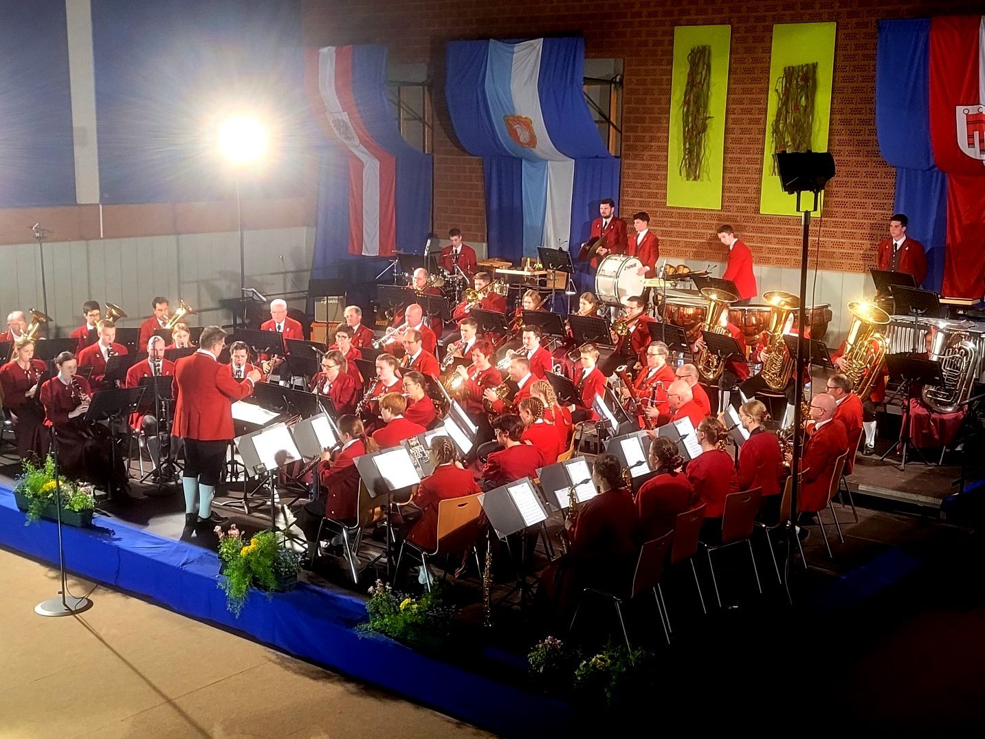Der Musikverein Lochau lädt alle Blasmusikfreunde mit einem attraktiven Konzertprogramm am Samstag, dem 6. April 2024, um 20 Uhr zum traditionellen „Konzert zur Frühlingszeit“ in die große Sporthalle. Der Musikverein Lochau lädt alle Blasmusikfreunde mit einem attraktiven Konzertprogramm am Samstag, dem 6. April 2024, um 20 Uhr zum traditionellen „Konzert zur Frühlingszeit“ in die große Sporthalle.