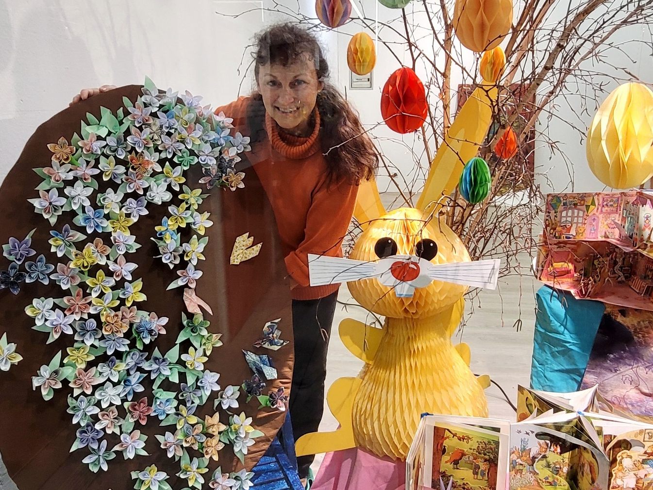 Das Lochauer Sammlerehepaar Prenner-Platzgummer vom SOWASundNOWAS-Museum präsentiert erstmalig in Vorarlberg über Ostern im GWL in Bregenz Pop up-Bücher, Origami-Bastelobjekte und Oster-PEZ-Spender der breiten Öffentlichkeit. Das Lochauer Sammlerehepaar Prenner-Platzgummer vom SOWASundNOWAS-Museum präsentiert erstmalig in Vorarlberg über Ostern im GWL in Bregenz Pop up-Bücher, Origami-Bastelobjekte und Oster-PEZ-Spender der breiten Öffentlichkeit.