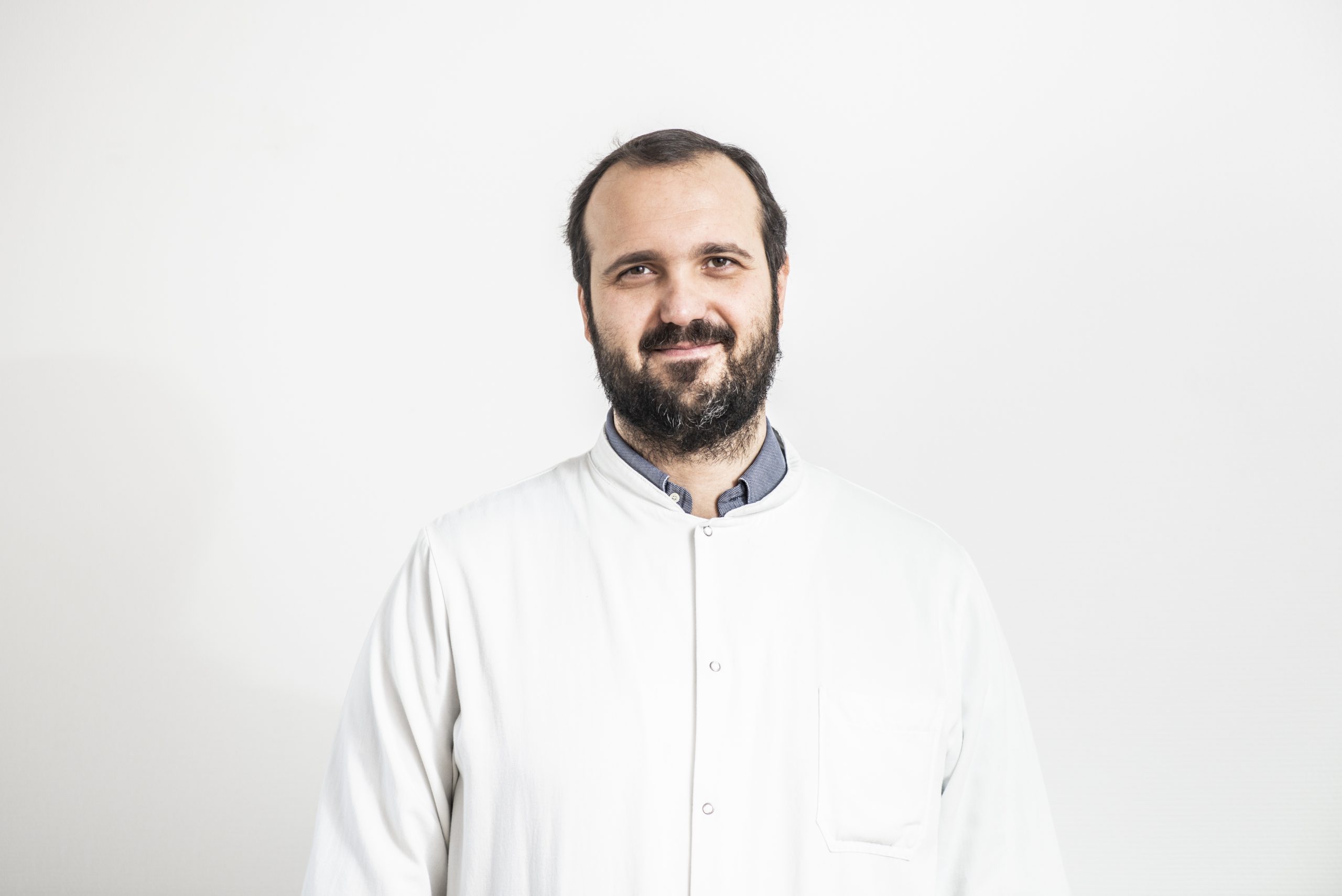 OA Dr. Paolo Girotti, Spezialist für Lungenchirurgie, Abteilung für Allgemein-, Viszeral- und Thoraxchirurgie OA Dr. Paolo Girotti, Spezialist für Lungenchirurgie, Abteilung für Allgemein-, Viszeral- und Thoraxchirurgie