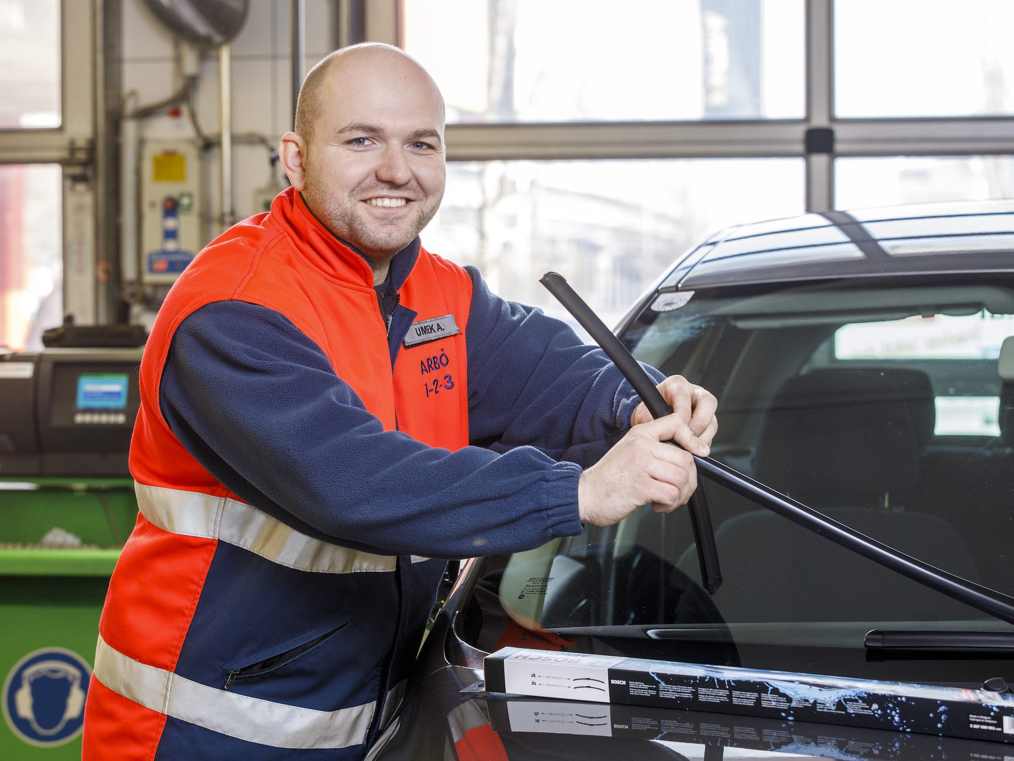Das Auto frühlingsfit machen. Das Auto frühlingsfit machen.