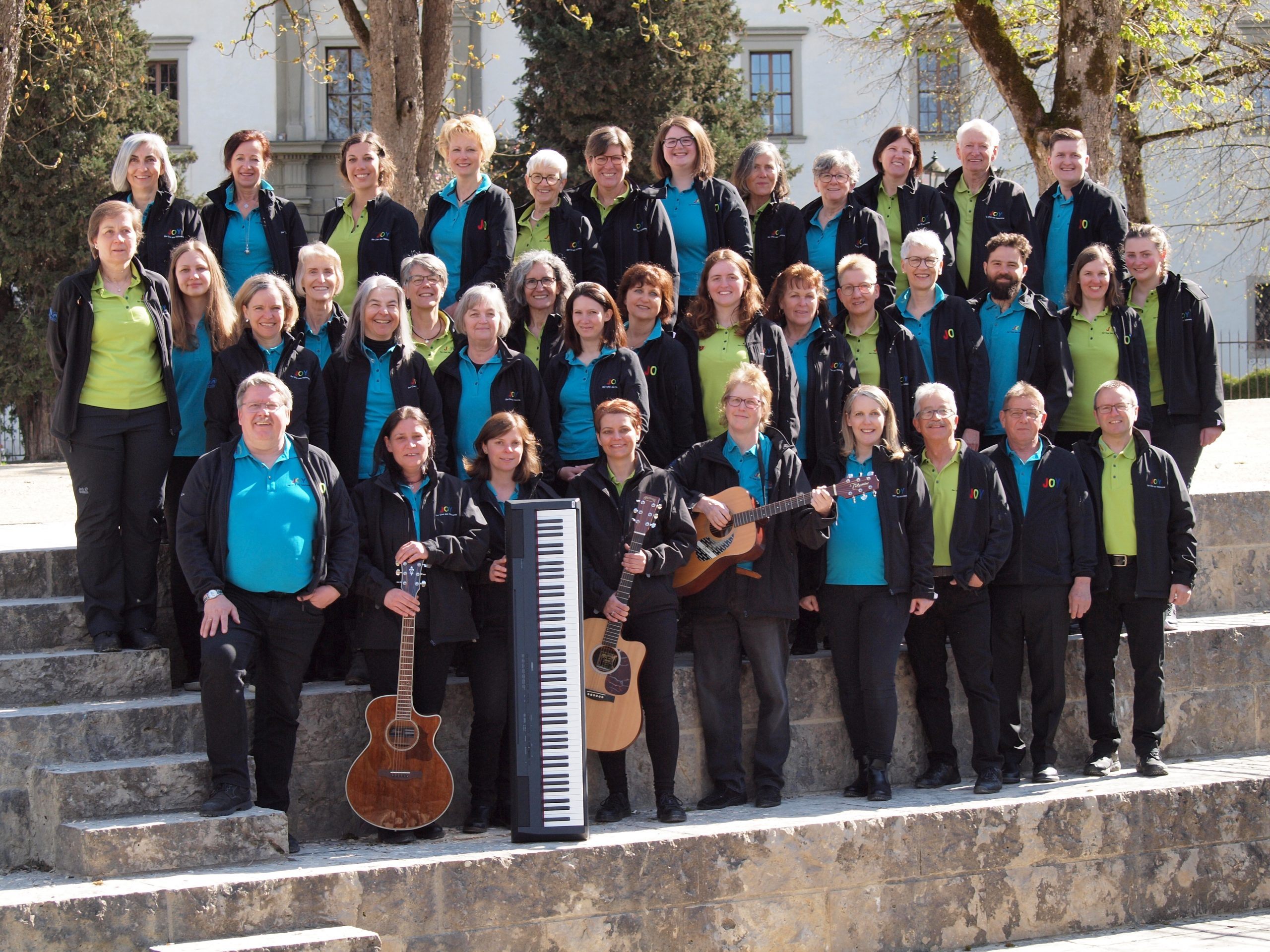 Der Ostermontag in St. Karl verspricht nicht nur eine feierliche Messe, sondern auch eine Gelegenheit, sich der Musik und Gemeinschaft anzuschließen, die den Chor Joy ausmacht. Der Ostermontag in St. Karl verspricht nicht nur eine feierliche Messe, sondern auch eine Gelegenheit, sich der Musik und Gemeinschaft anzuschließen, die den Chor Joy ausmacht.