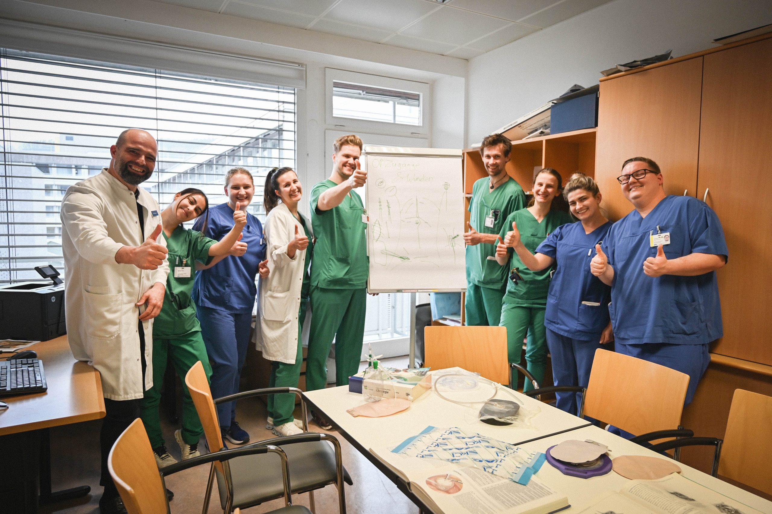 Das LKH Feldkirch hat mit "Azubis für Azubis" einen neuen Ansatz in der Ausbildung von Pflegepersonal und Medizinstudenten geschaffen. 