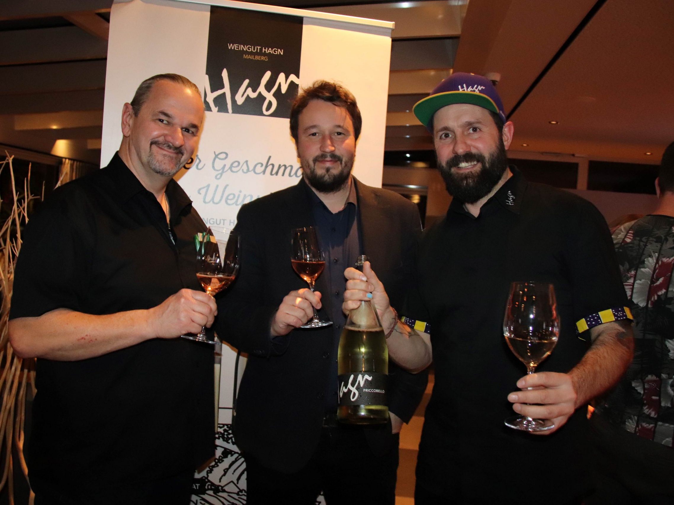 Christoph Sögner lud gemeinsam mit Markus Pfanner und Rudi Gundendorfer zur Weinverkostung. Christoph Sögner lud gemeinsam mit Markus Pfanner und Rudi Gundendorfer zur Weinverkostung.